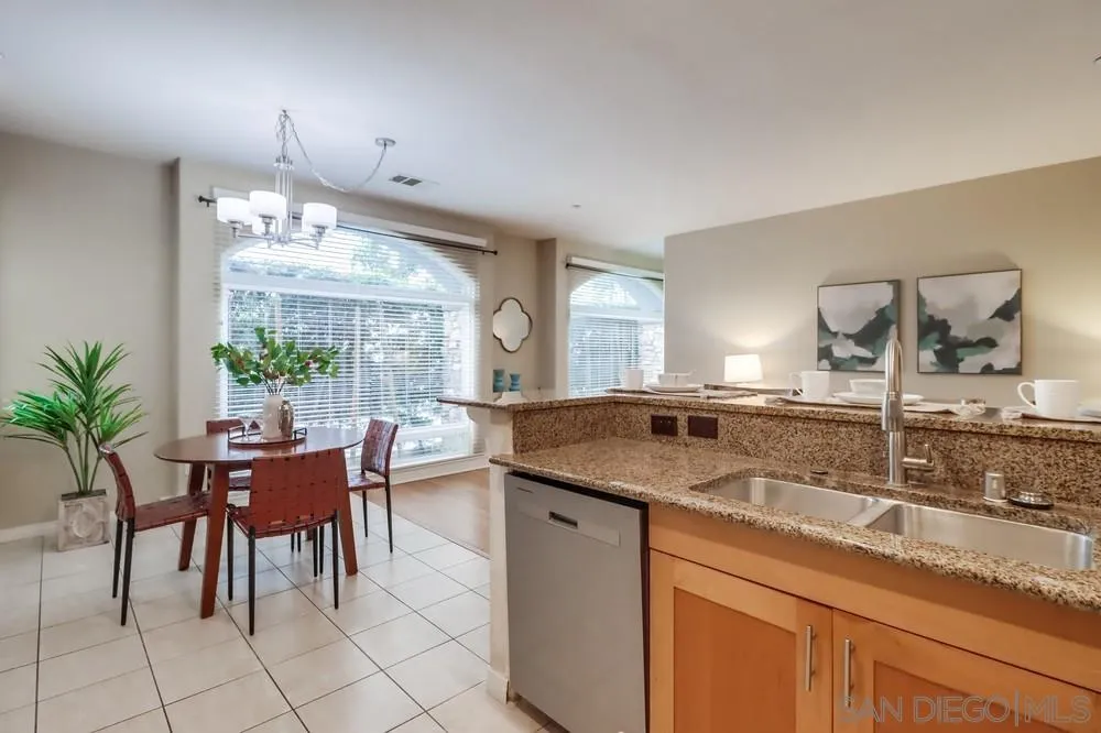 Photo #4: 240002917 Listing 