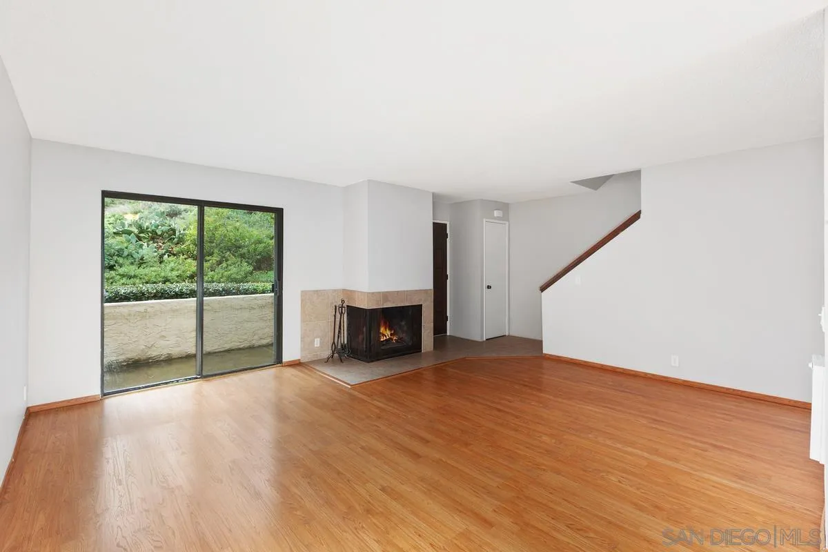 Photo #6: 240002918 Listing 