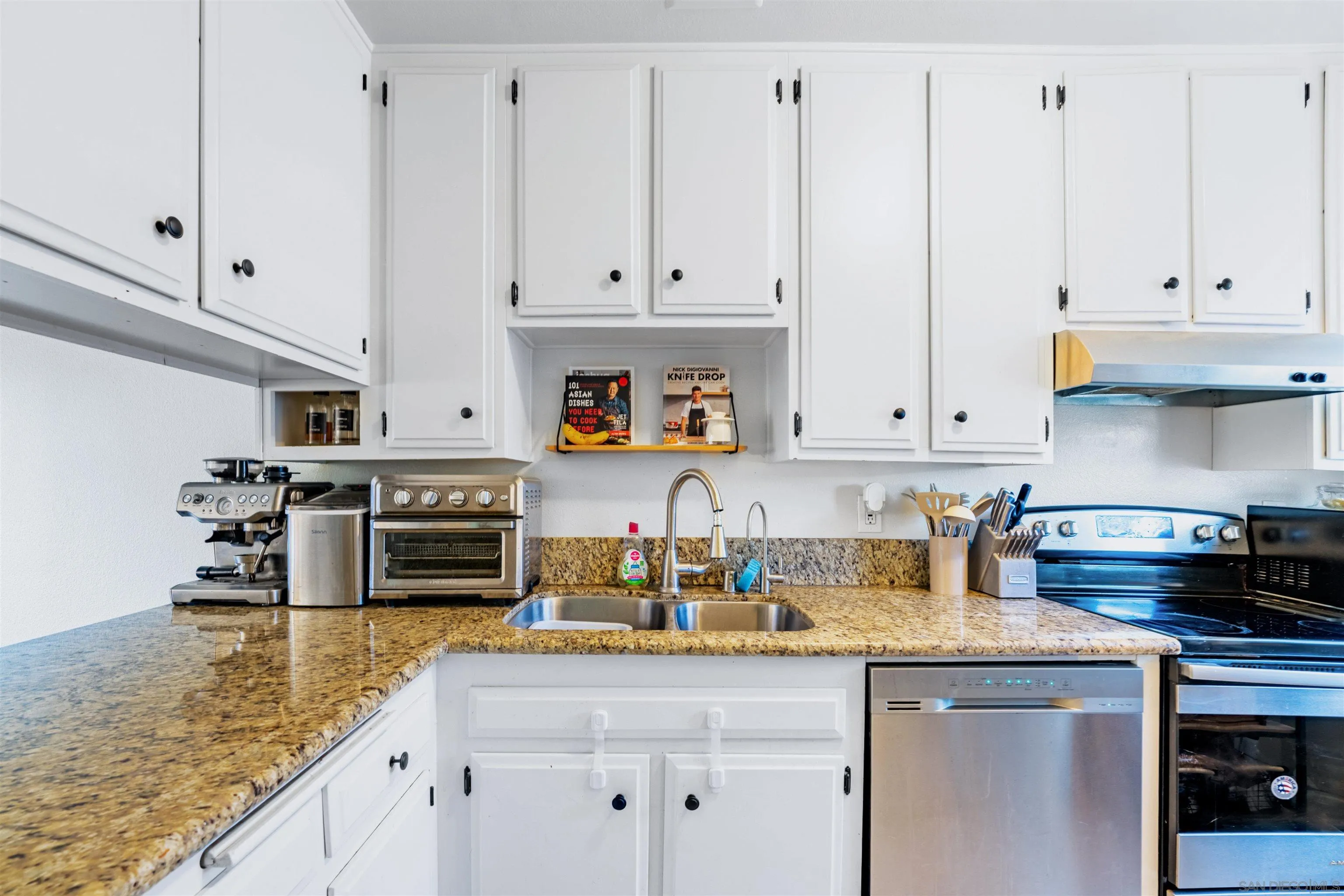 Photo #4: 240002928 Listing 