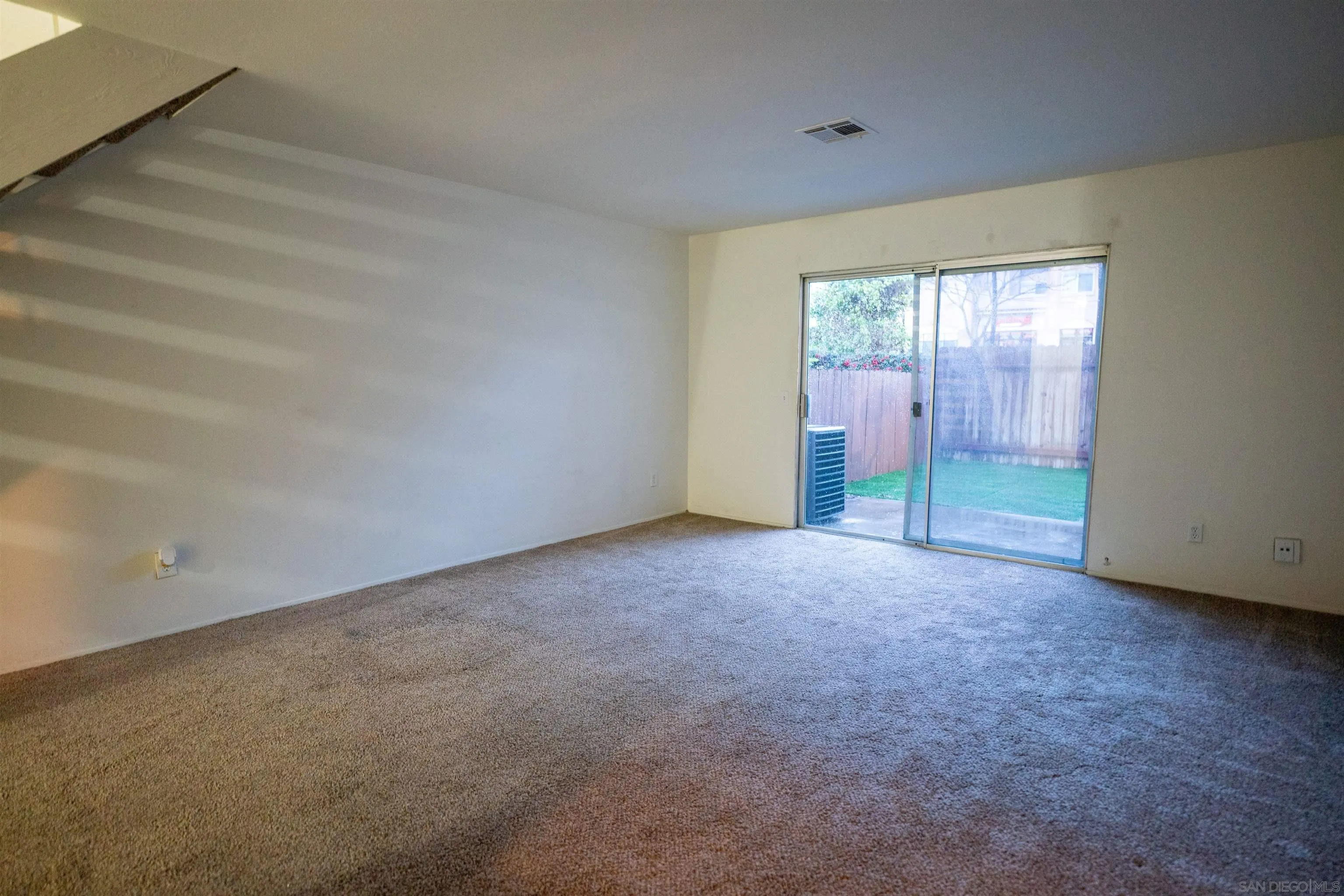 Photo #6: 240002928 Listing 