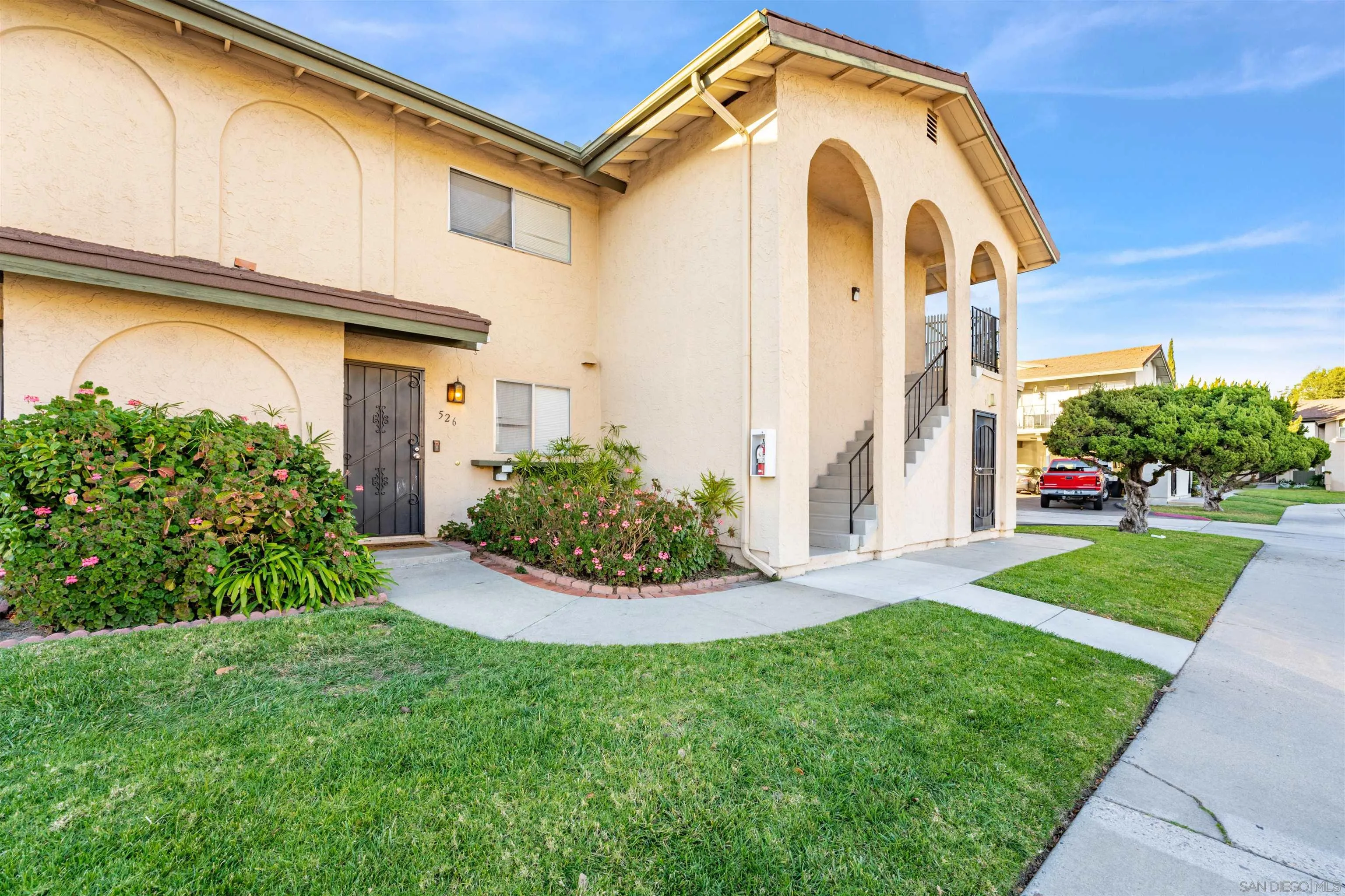 Photo #2: 240002928 Listing 