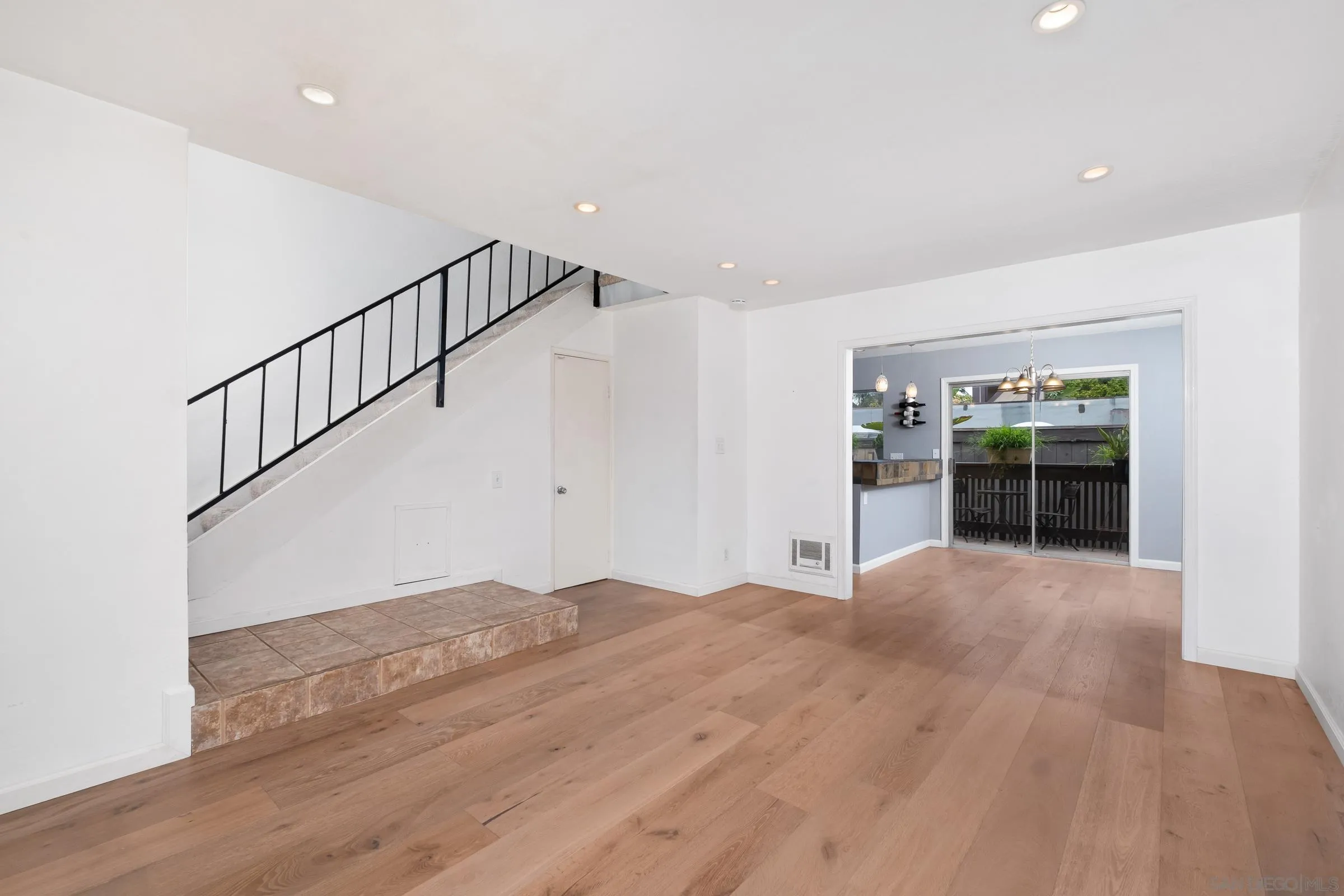 Photo #4: 240002931 Listing 
