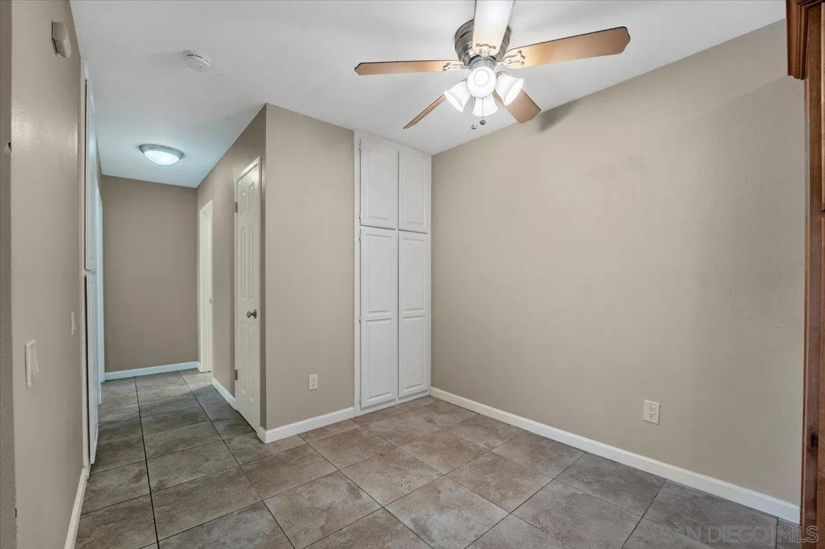 Photo #4: 240002941 Listing 