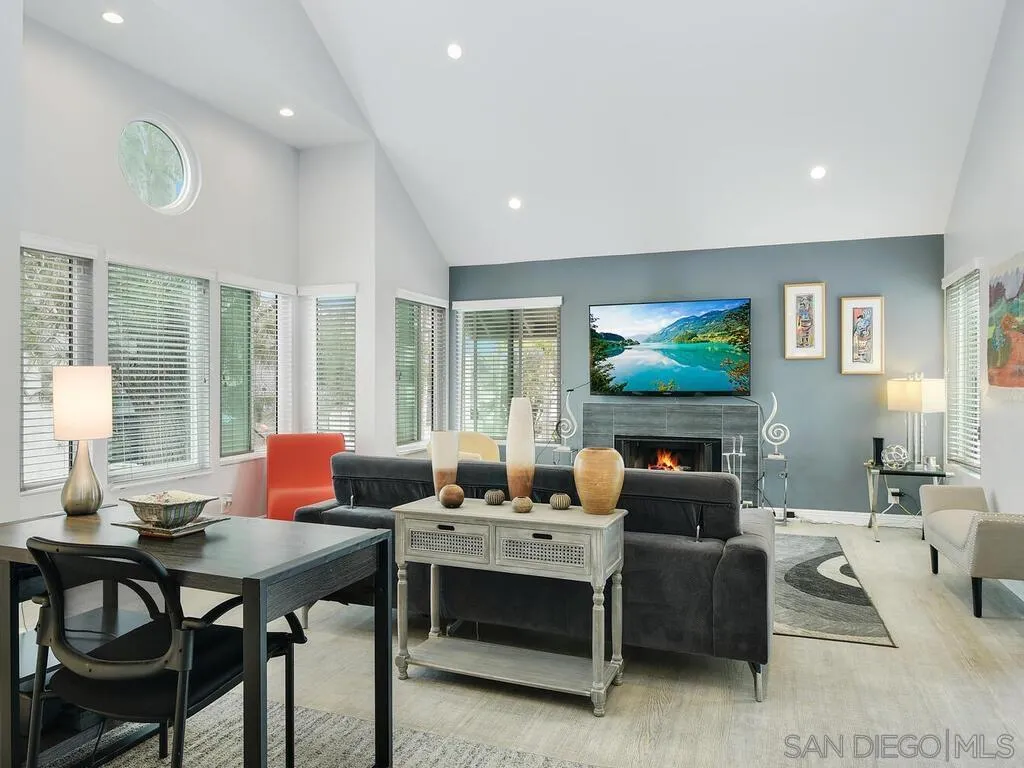 Photo #4: 240002999 Listing 