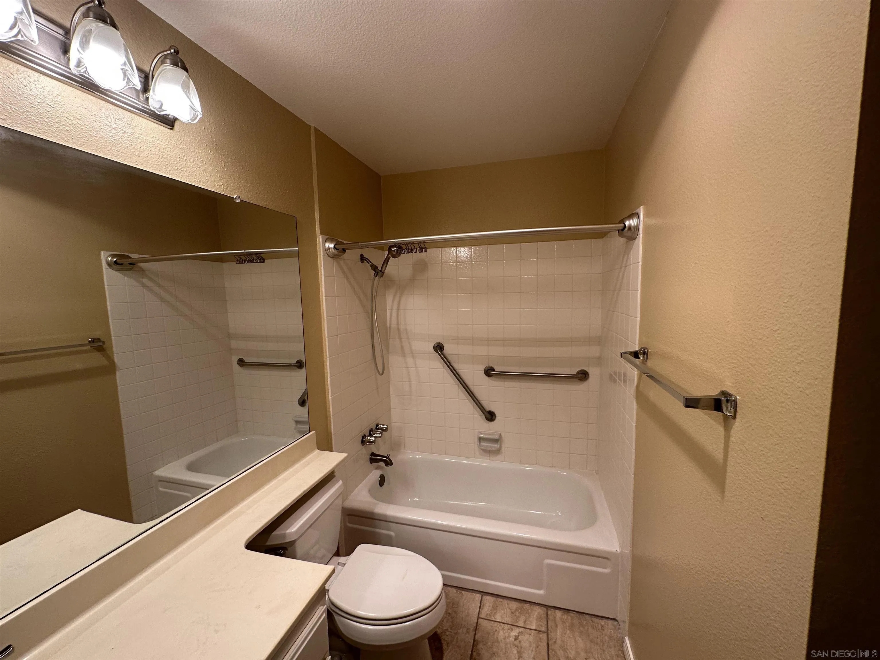 Photo #6: 240003090 Listing 