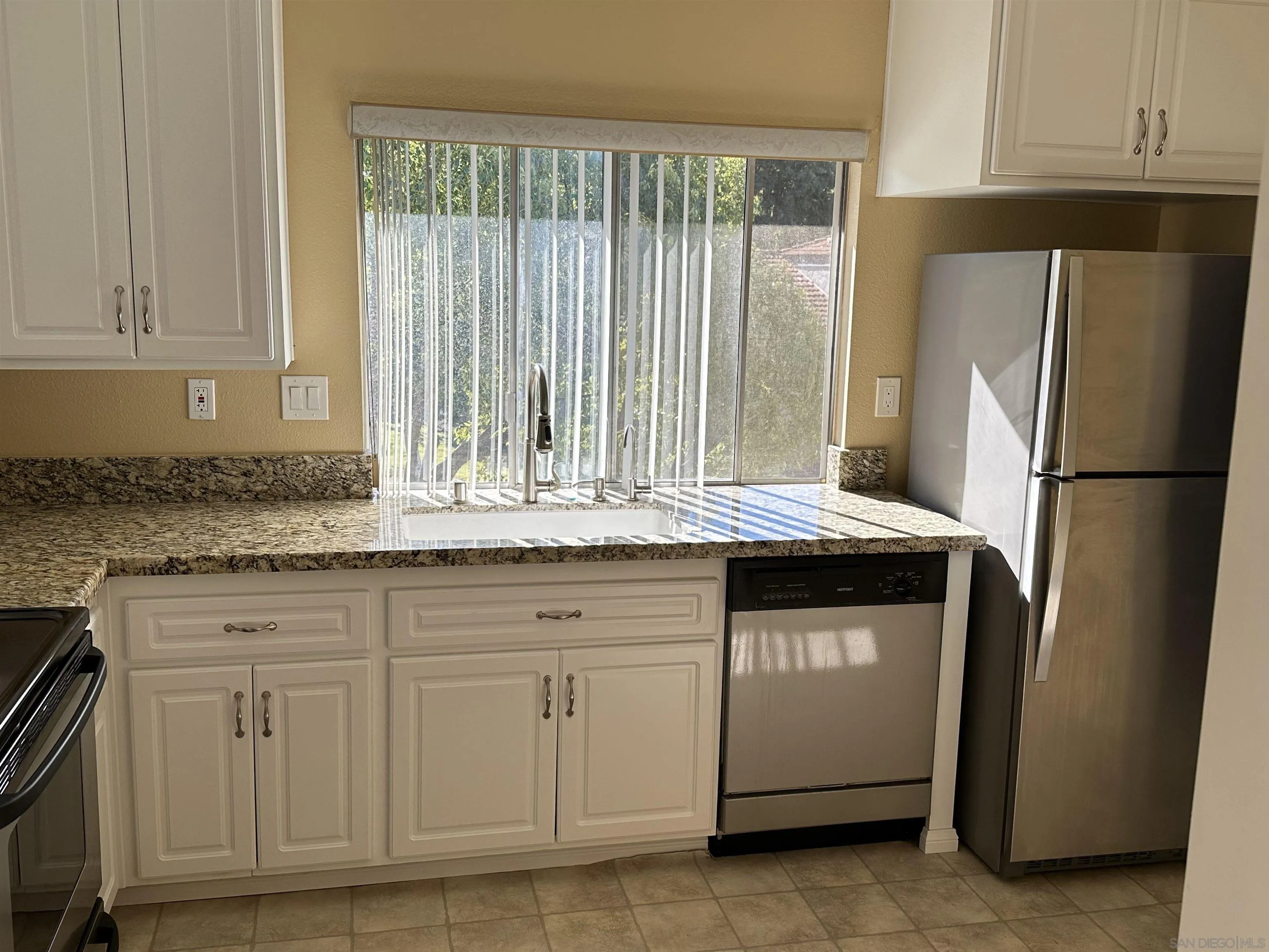 Photo #2: 240003090 Listing 