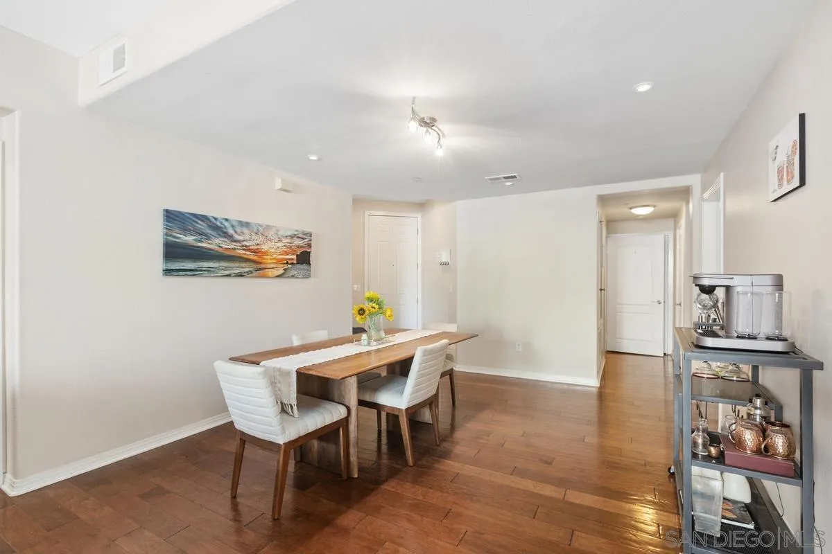 Photo #5: 240003133 Listing 