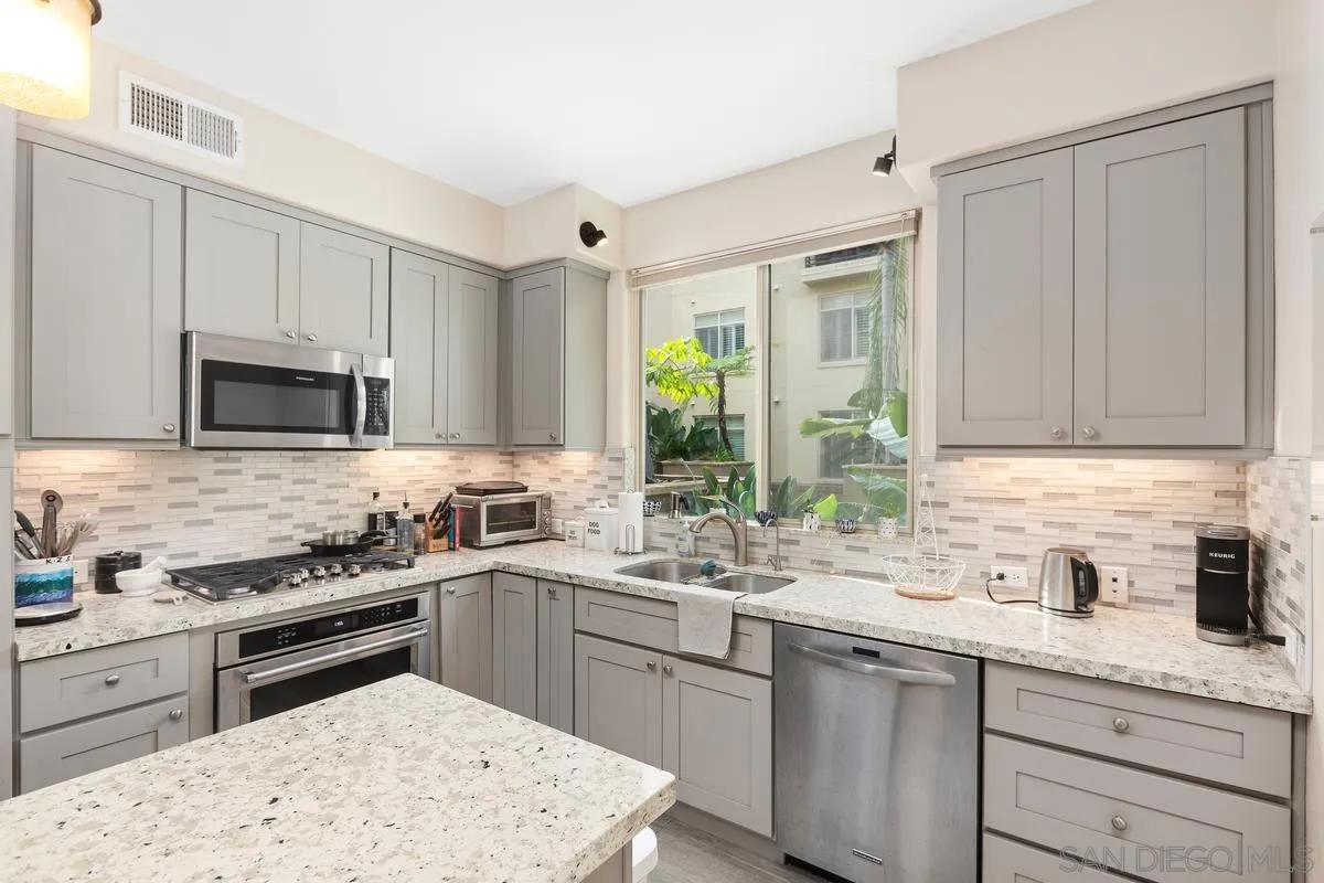 Photo #6: 240003133 Listing 