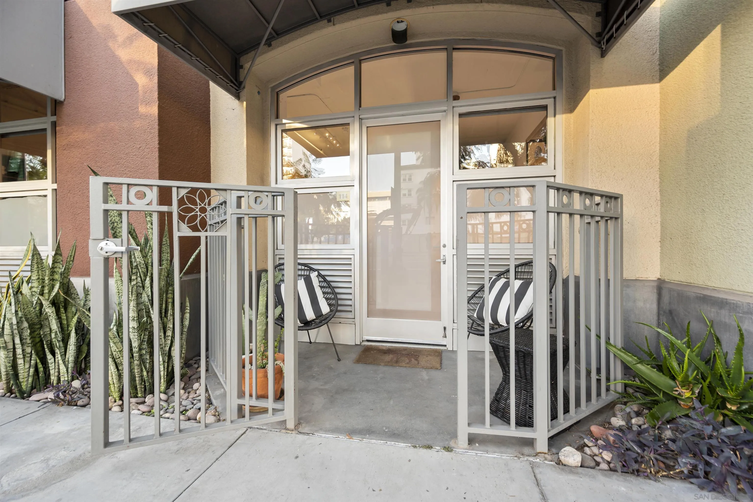 Photo #3: 240003156 Listing 