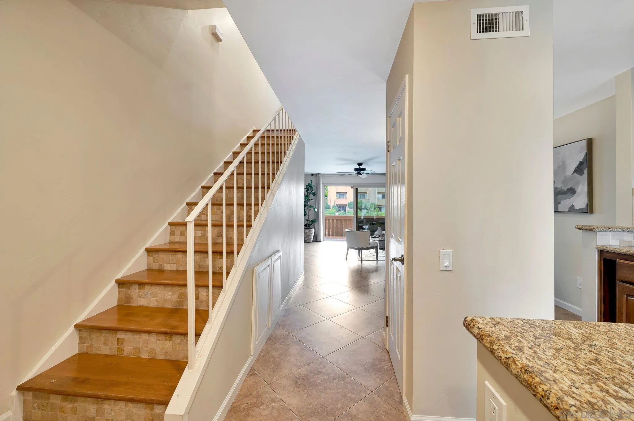 Photo #6: 240003198 Listing 