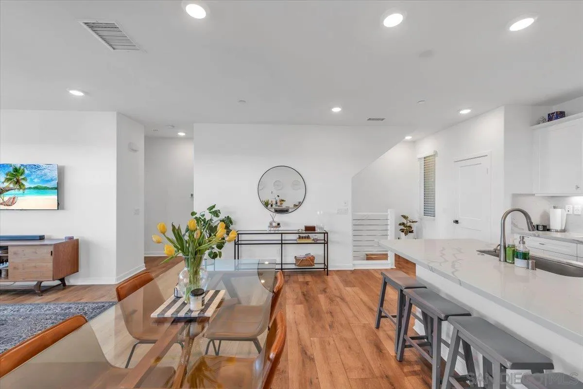 Photo #3: 240003224 Listing 
