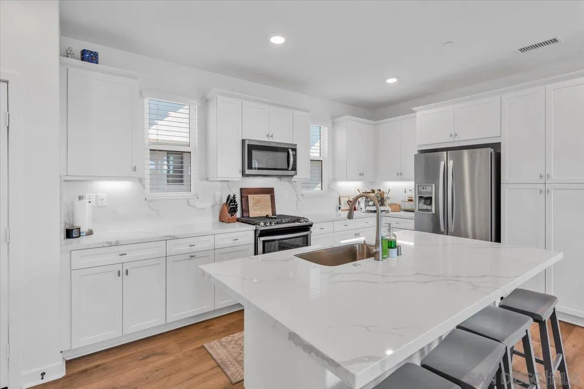 Photo #6: 240003224 Listing 
