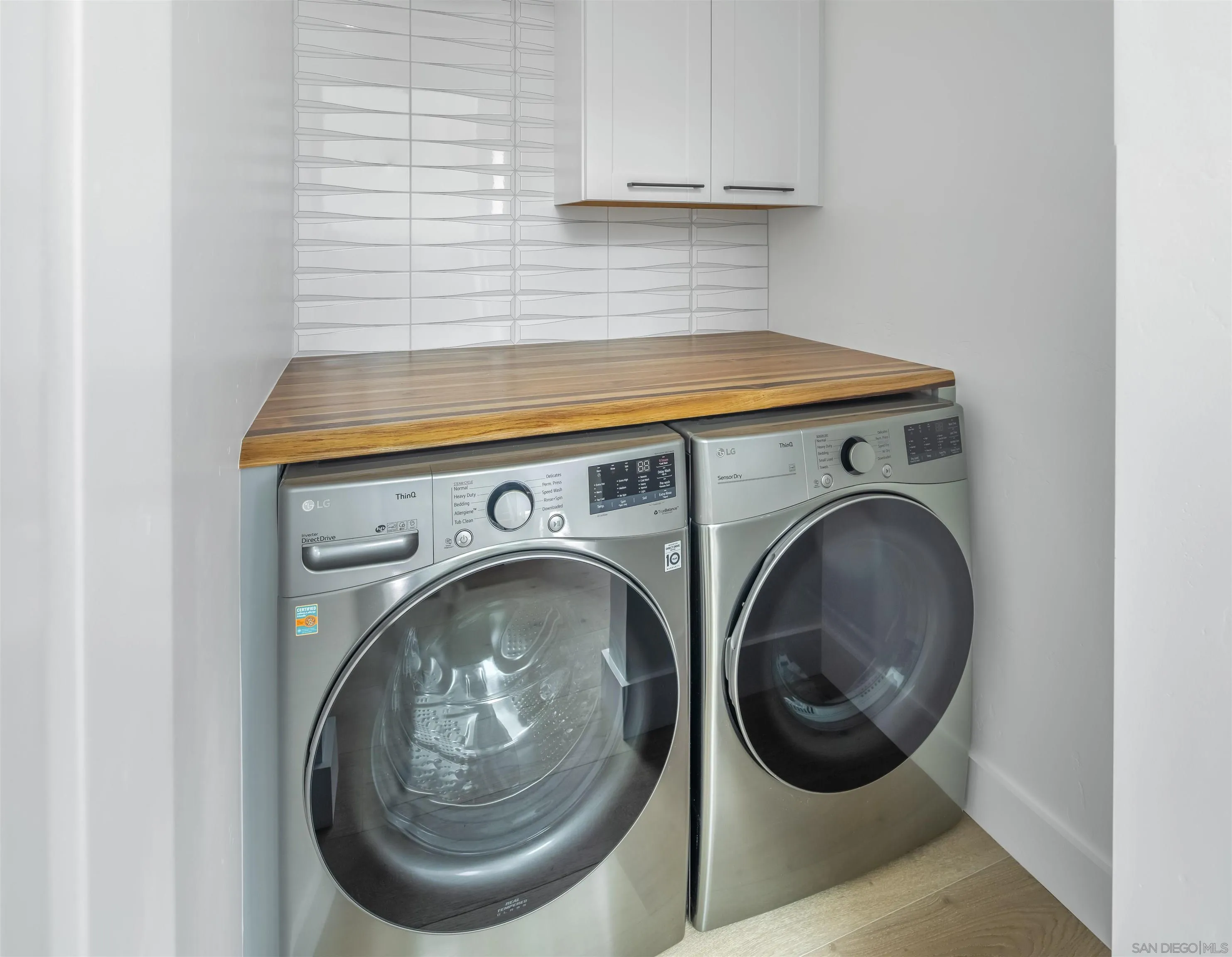 https://cdn.realtyfeed.com/cdn/127/240003250/b9cffe9b108ac8308cc885b226a7dd56.webp