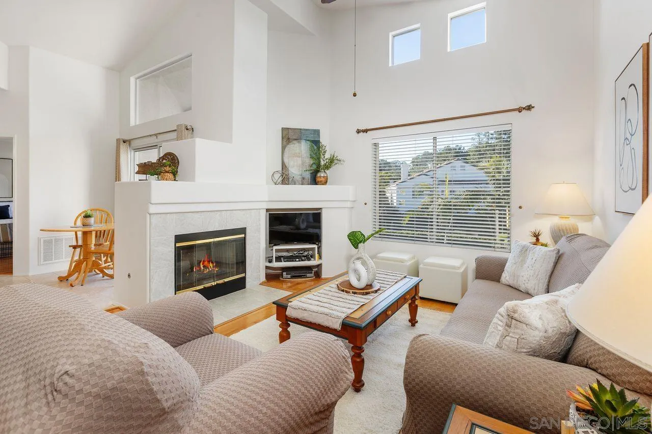 Photo #3: 240003264 Listing 