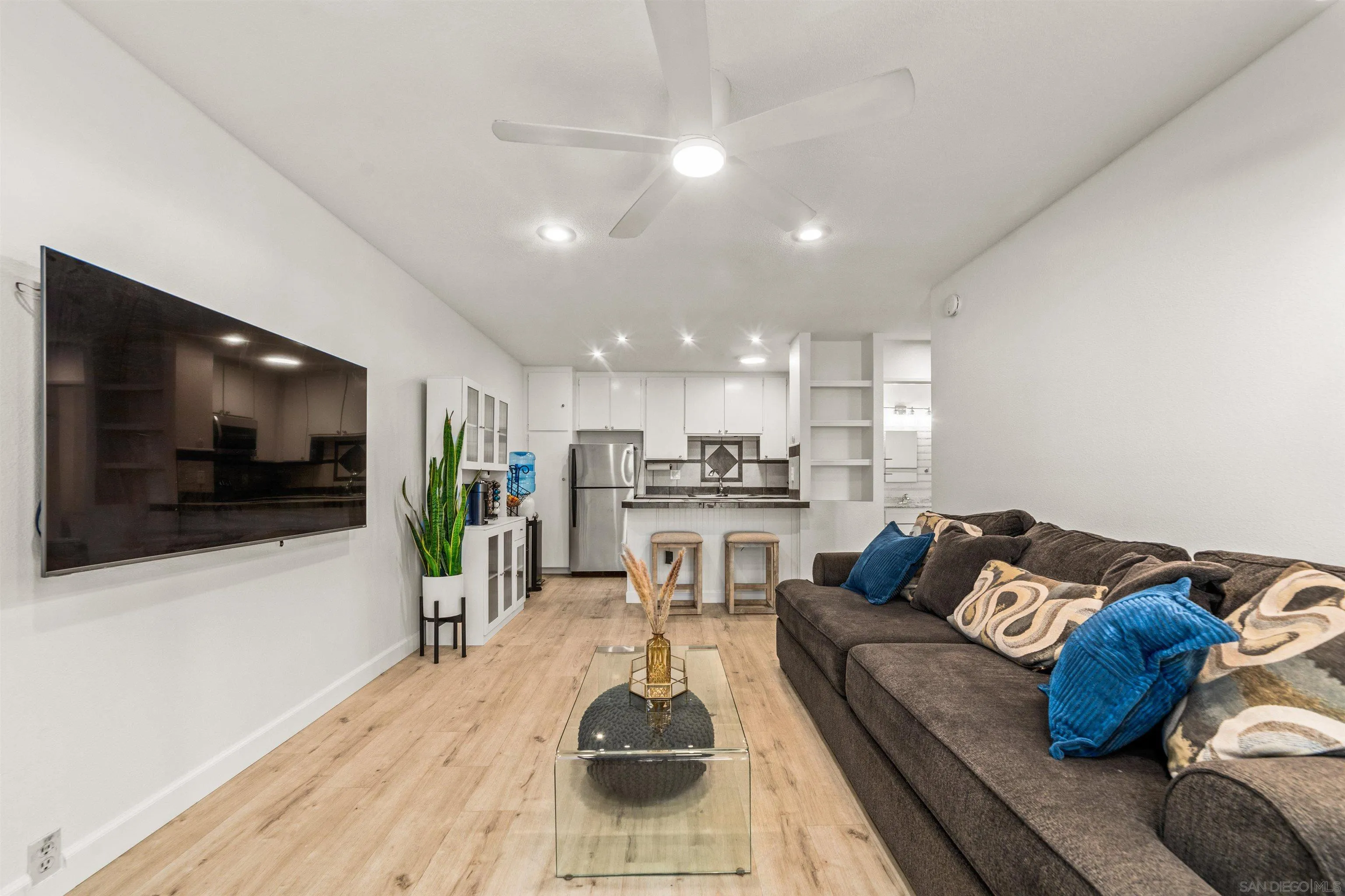 Photo #4: 240003313 Listing 