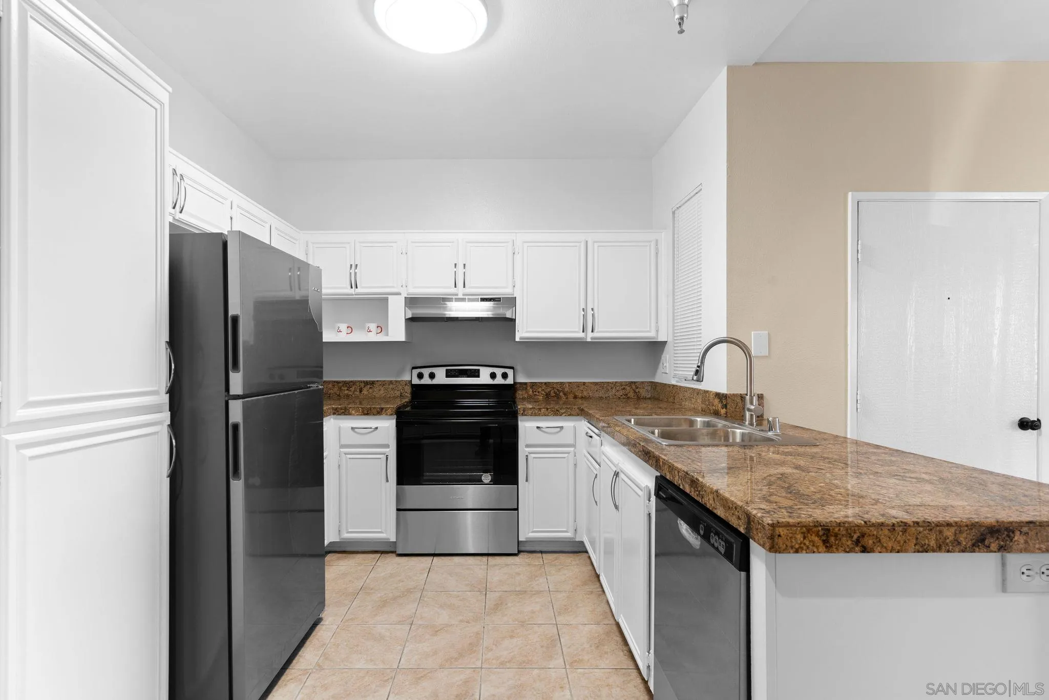 Photo #2: 240003327 Listing 