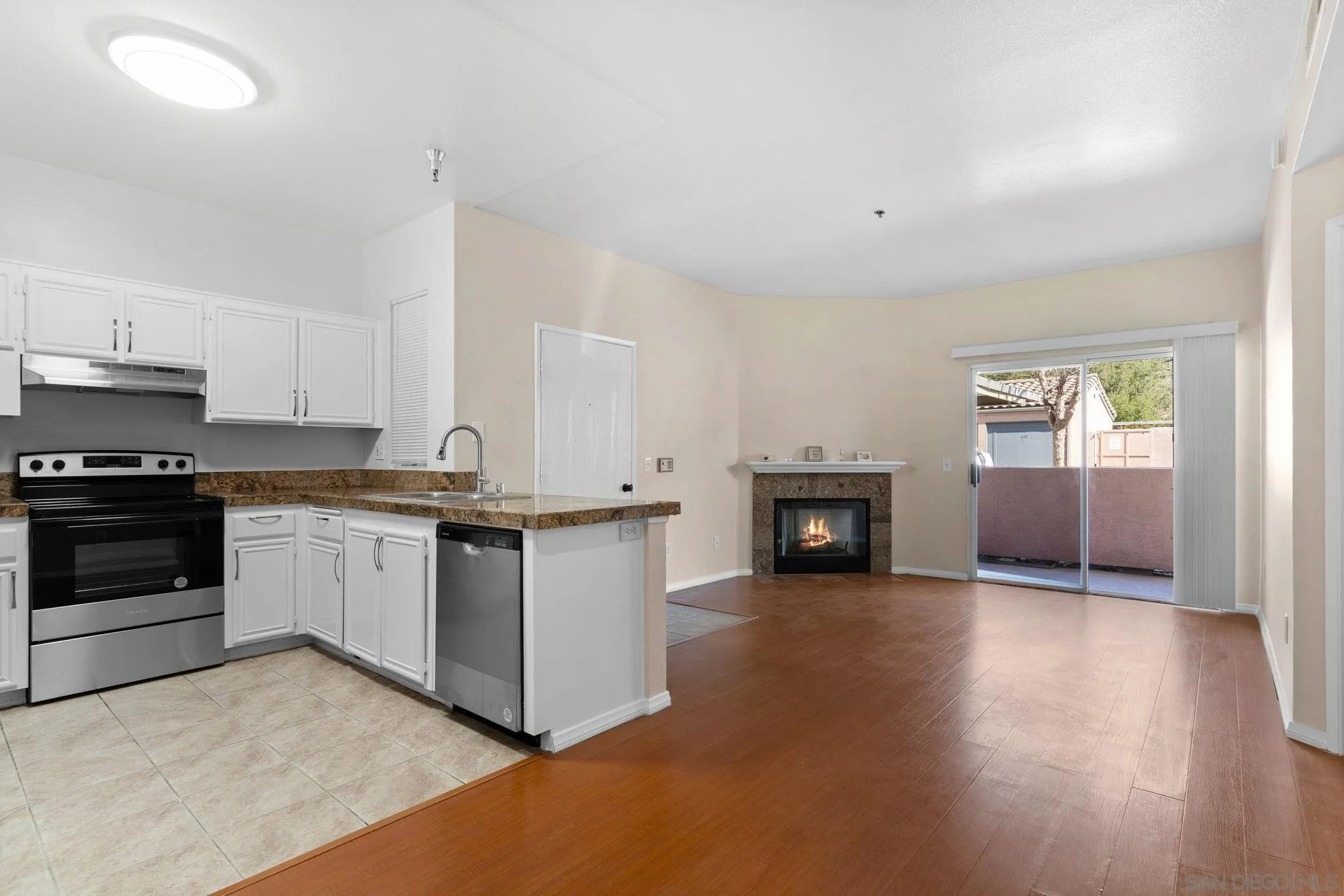 Photo #4: 240003327 Listing 
