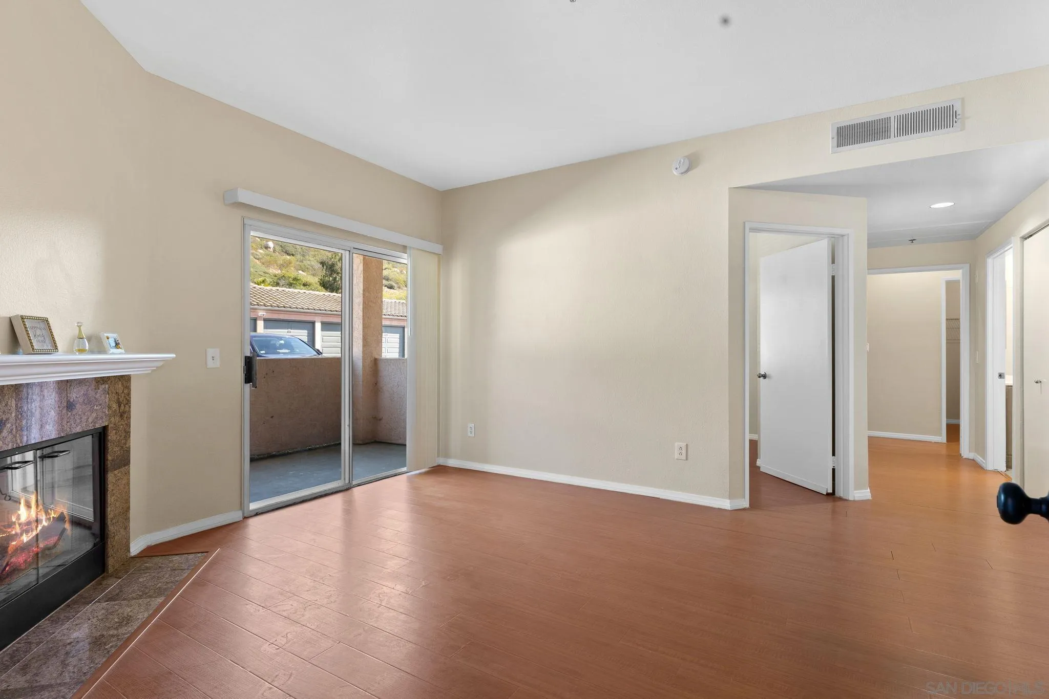 Photo #5: 240003327 Listing 