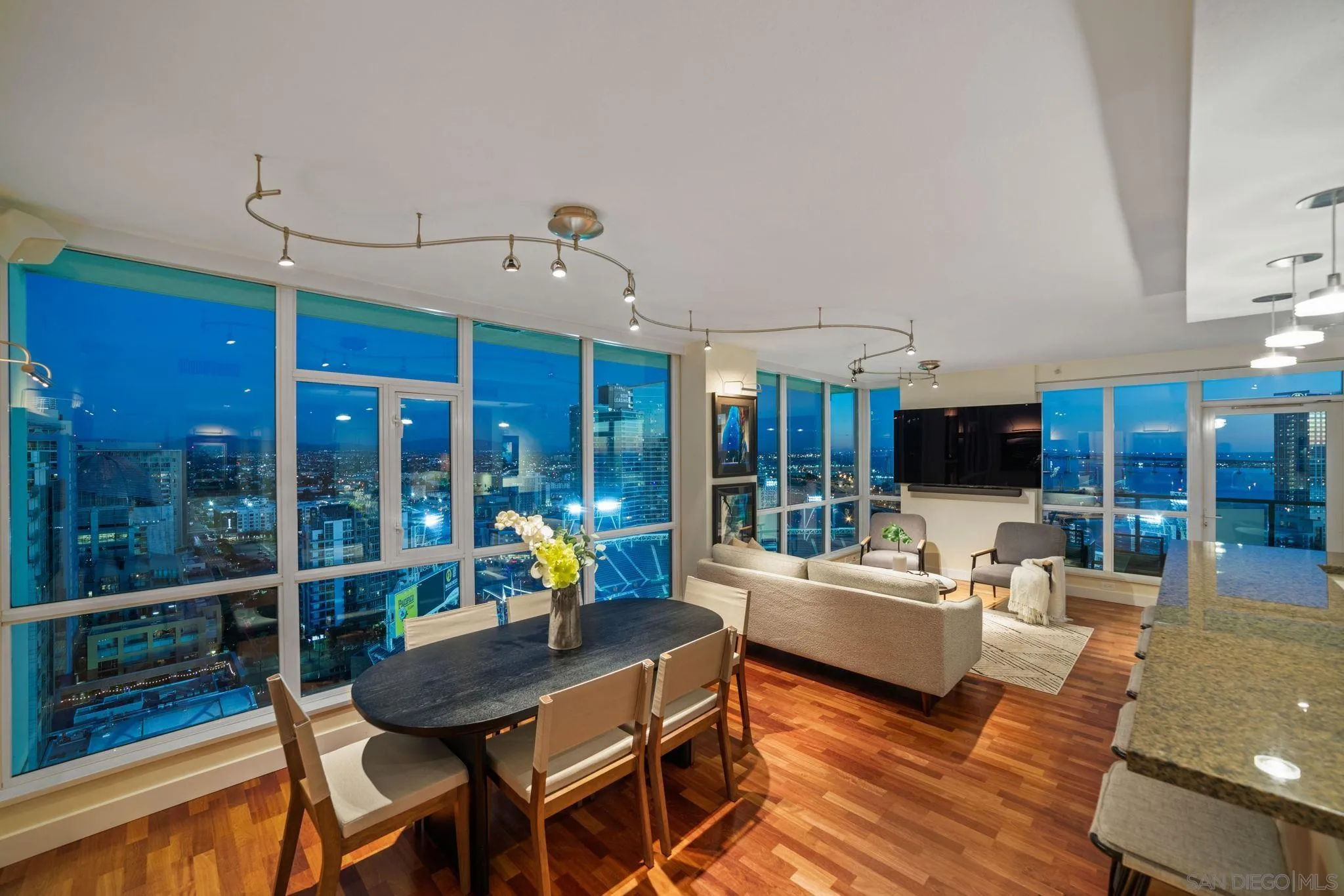 Photo #3: 240003332 Listing 