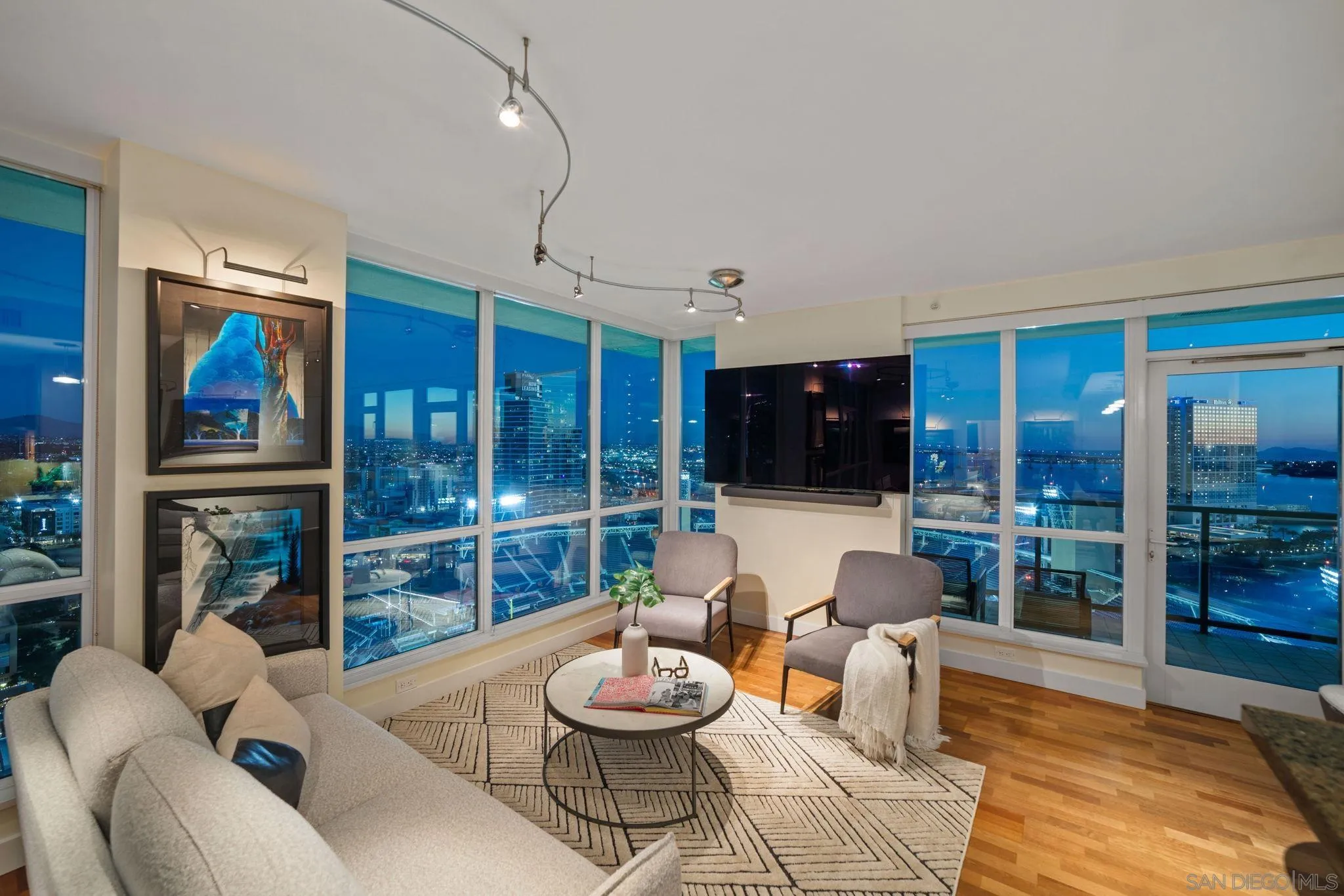 Photo #2: 240003332 Listing 