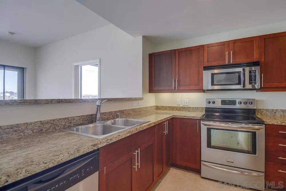 Photo #5: 240003350 Listing 