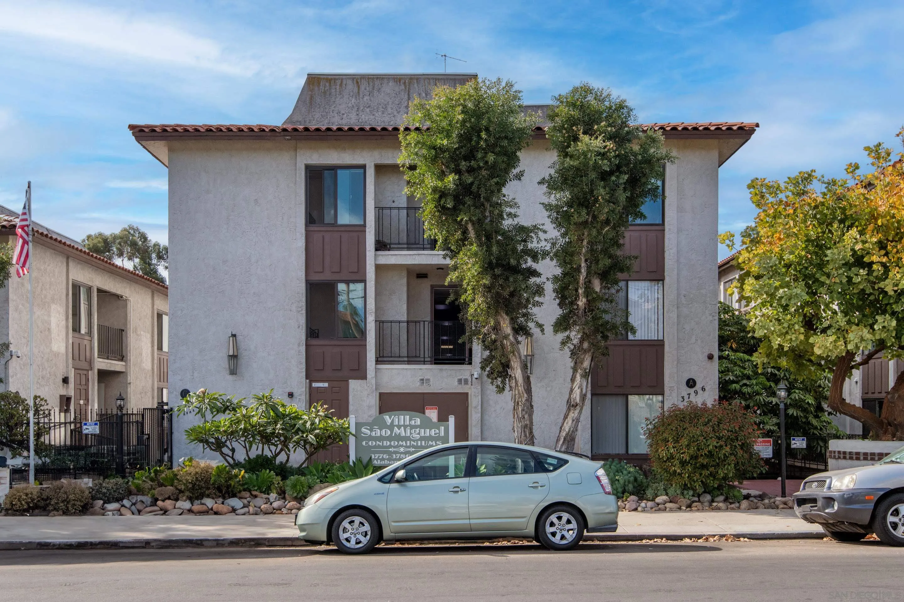 Photo #3: 240003354 Listing 