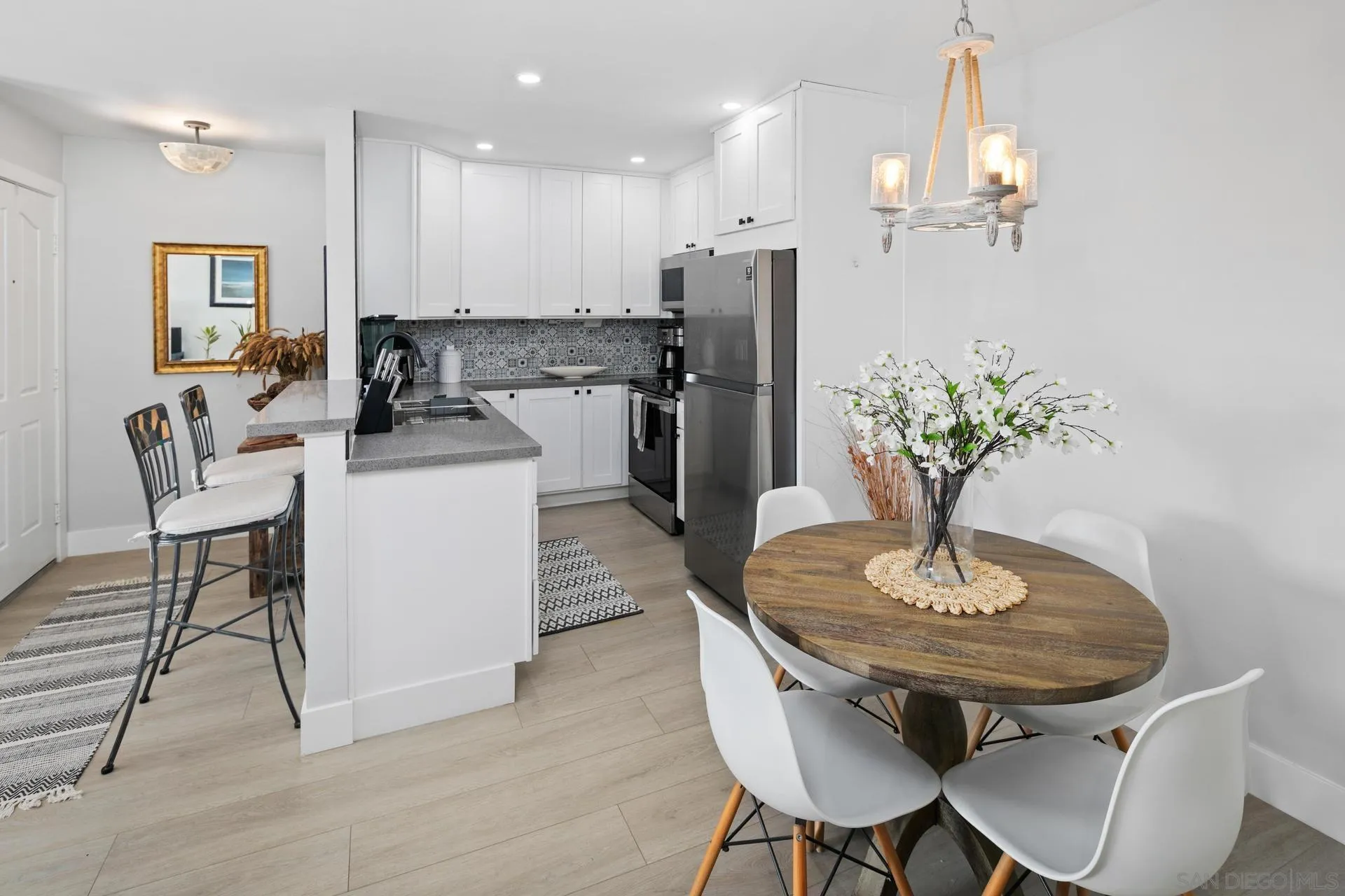 Photo #6: 240003363 Listing 