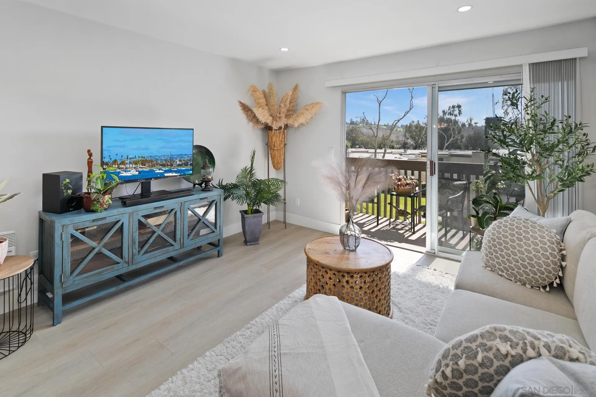 Photo #3: 240003363 Listing 
