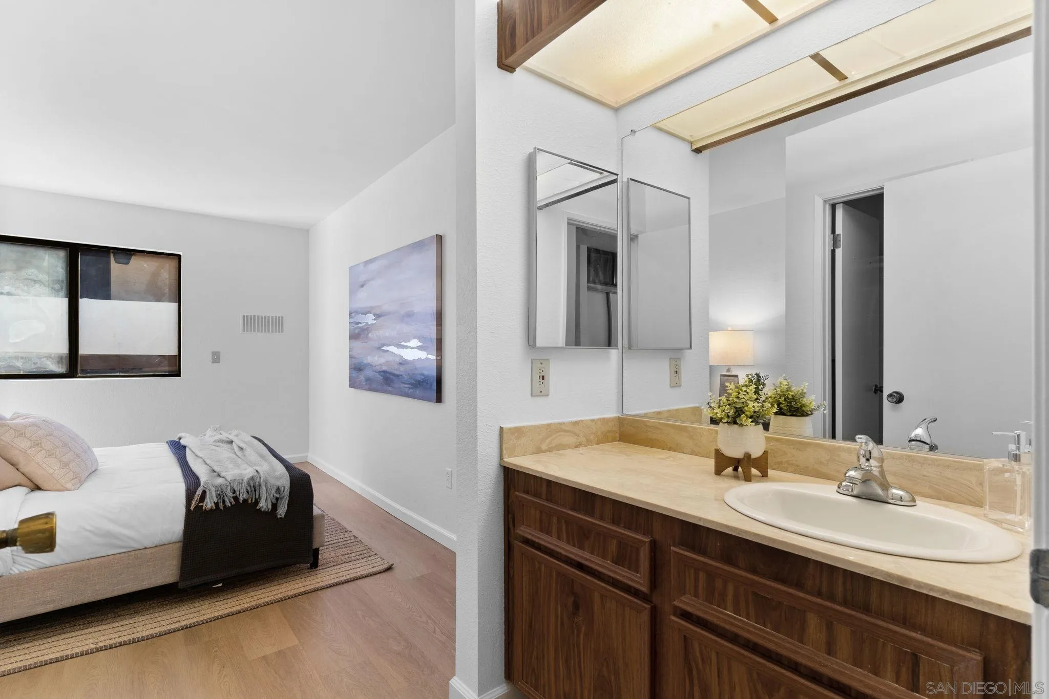 Photo #6: 240003369 Listing 