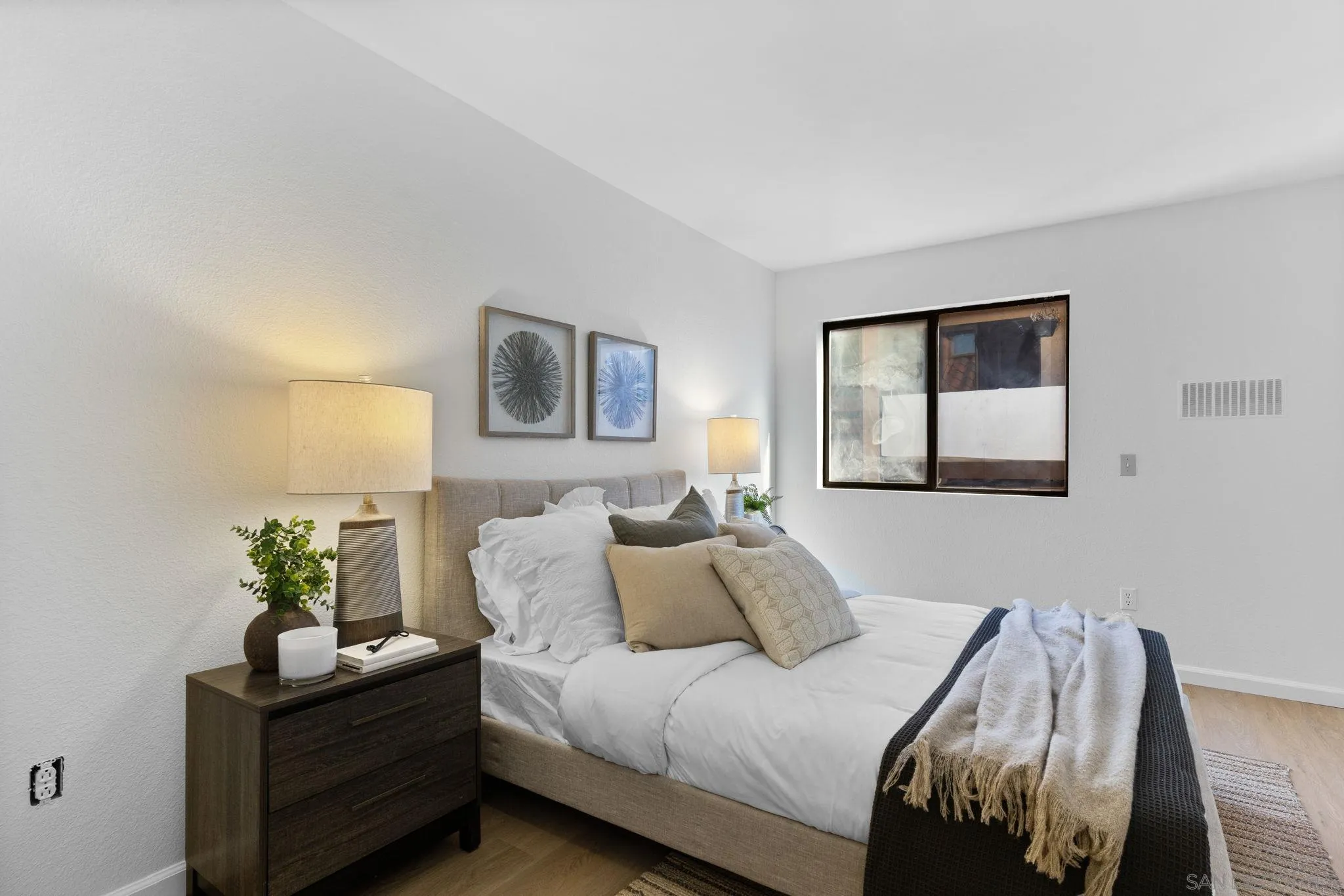 Photo #4: 240003369 Listing 