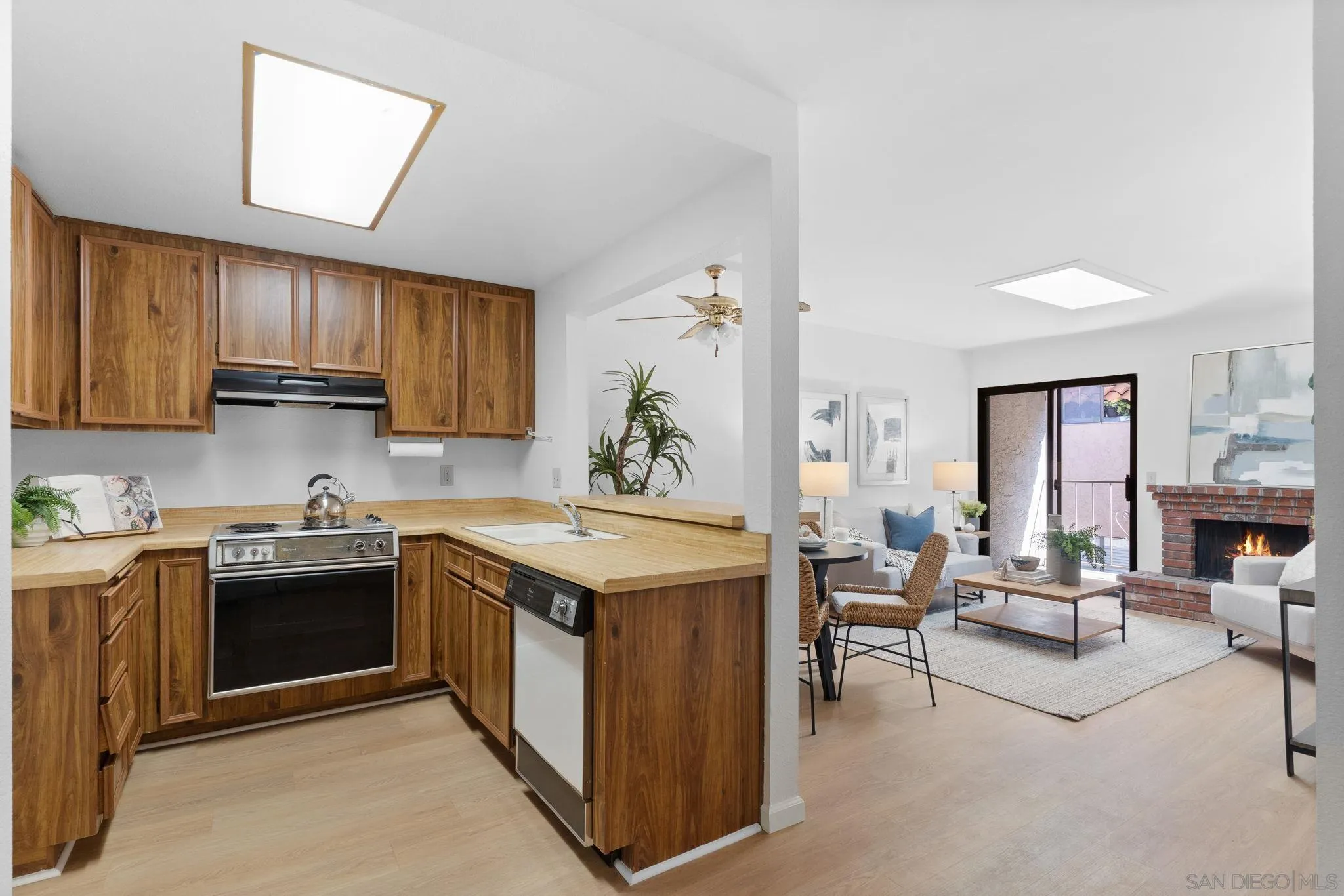 Photo #3: 240003369 Listing 