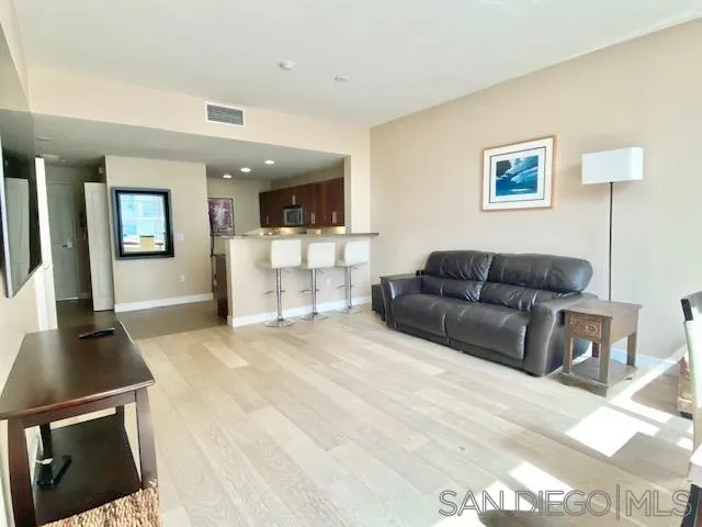 Photo #5: 240003425 Listing 