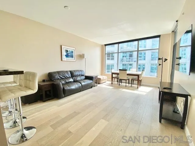 Photo #6: 240003425 Listing 