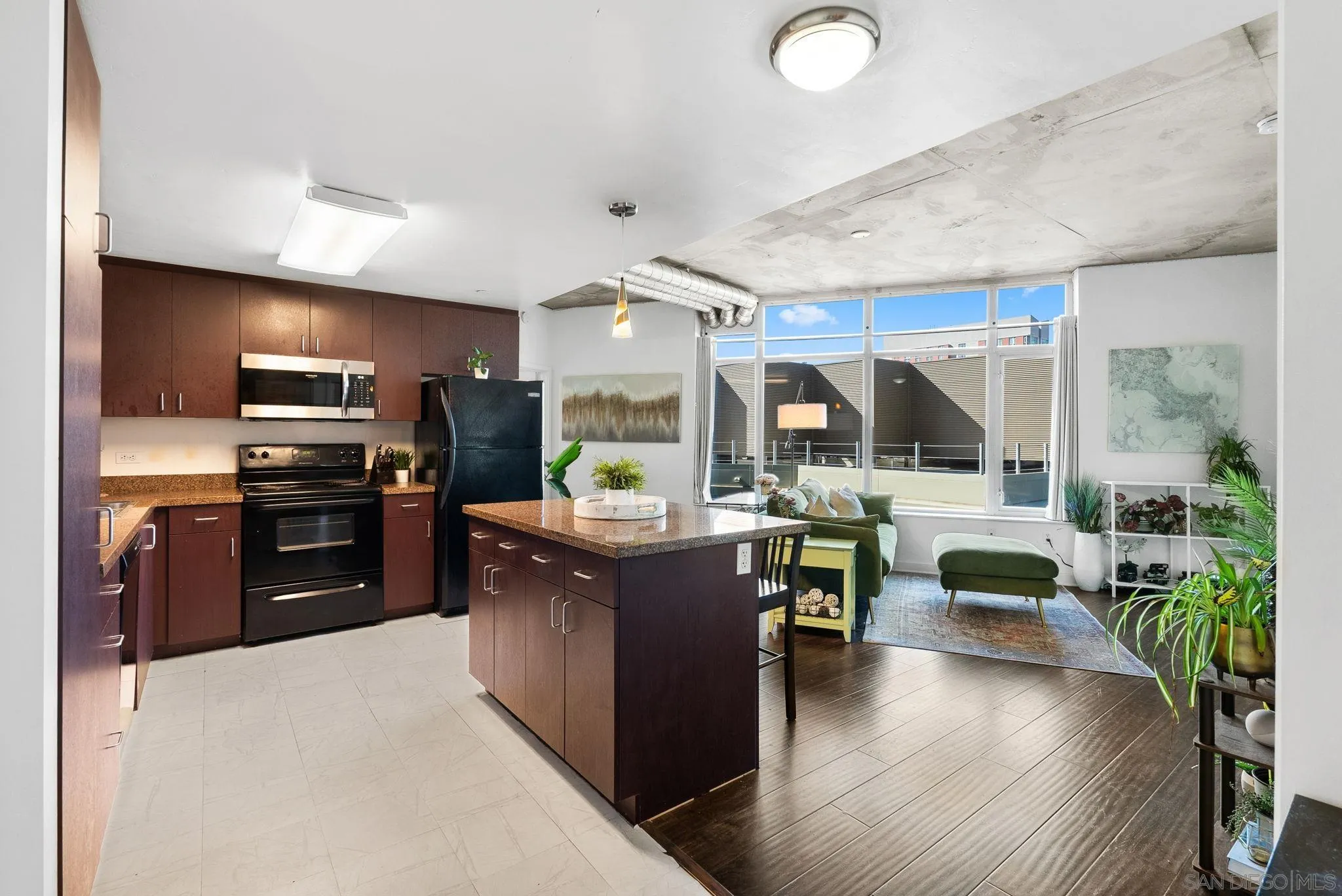 Photo #4: 240003435 Listing 