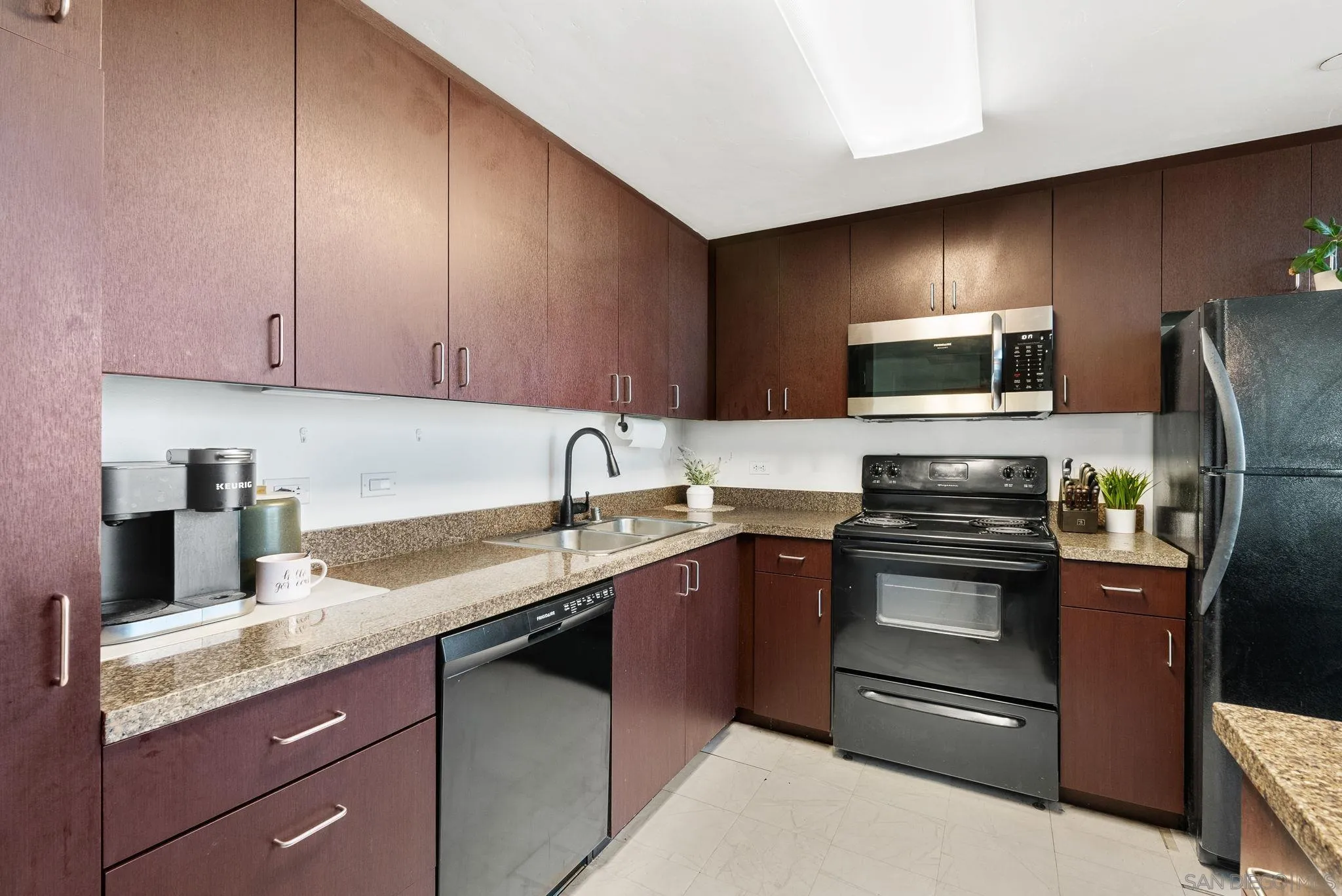 Photo #6: 240003435 Listing 
