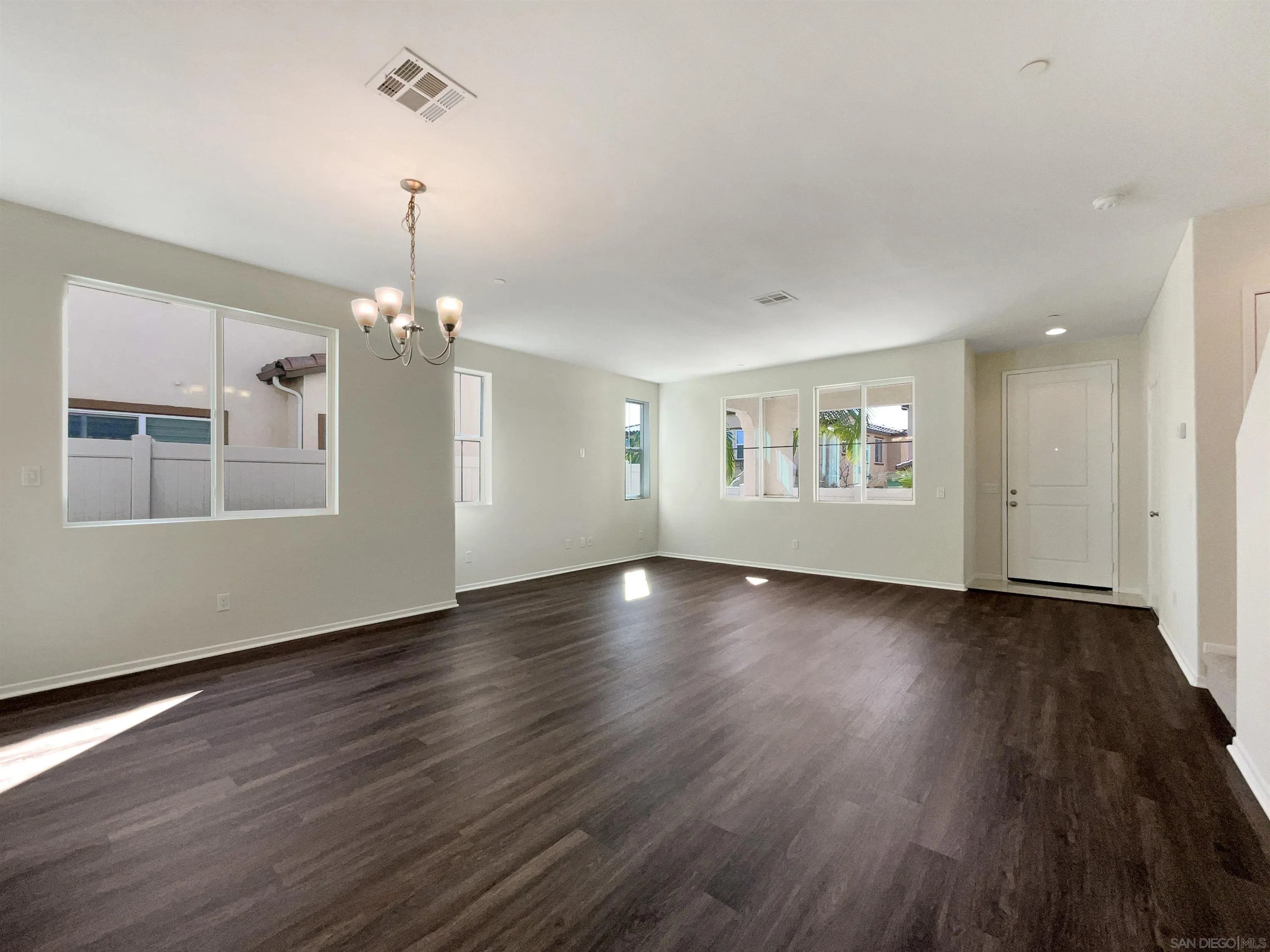 Photo #3: 240003461 Listing 