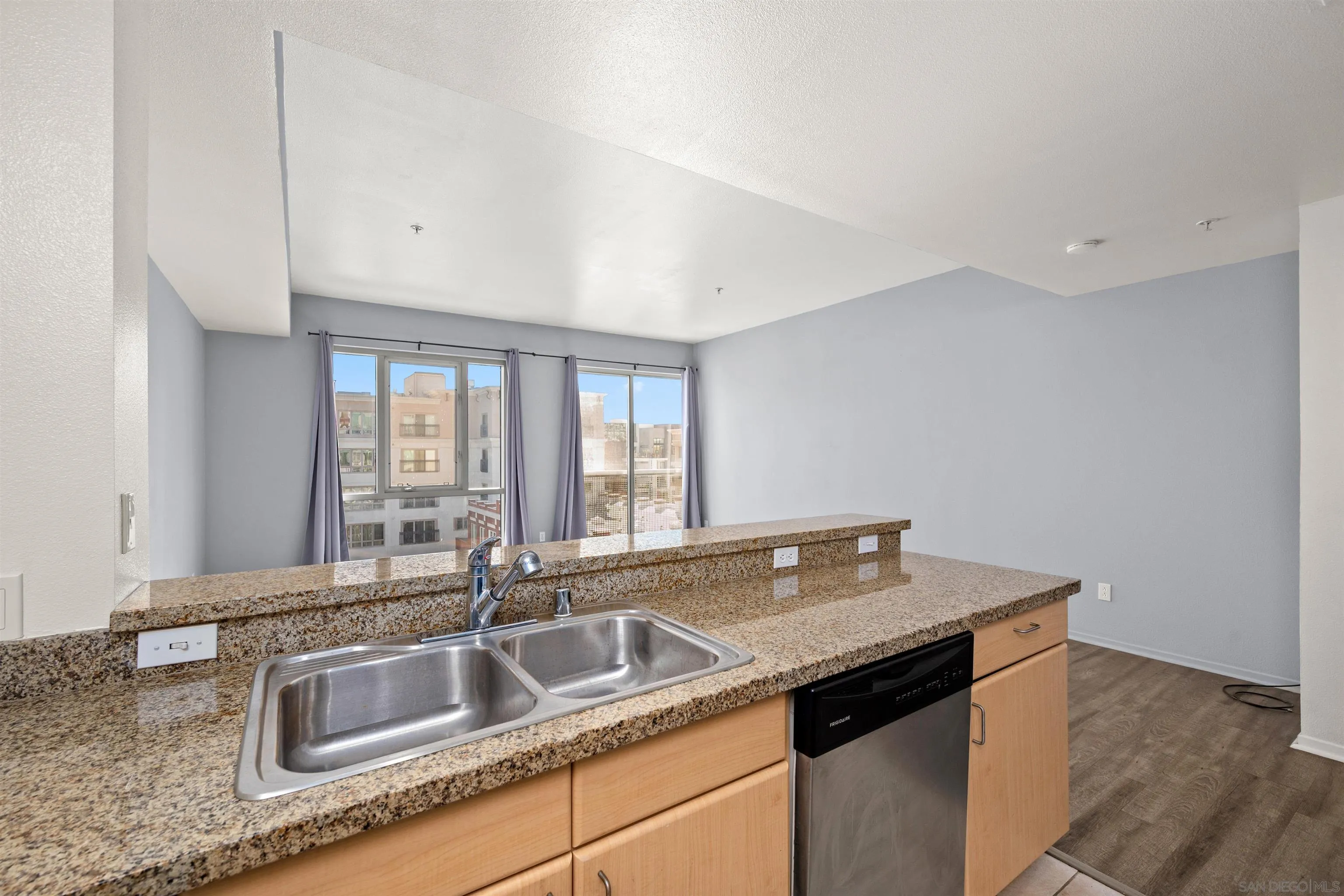 Photo #4: 240003486 Listing 