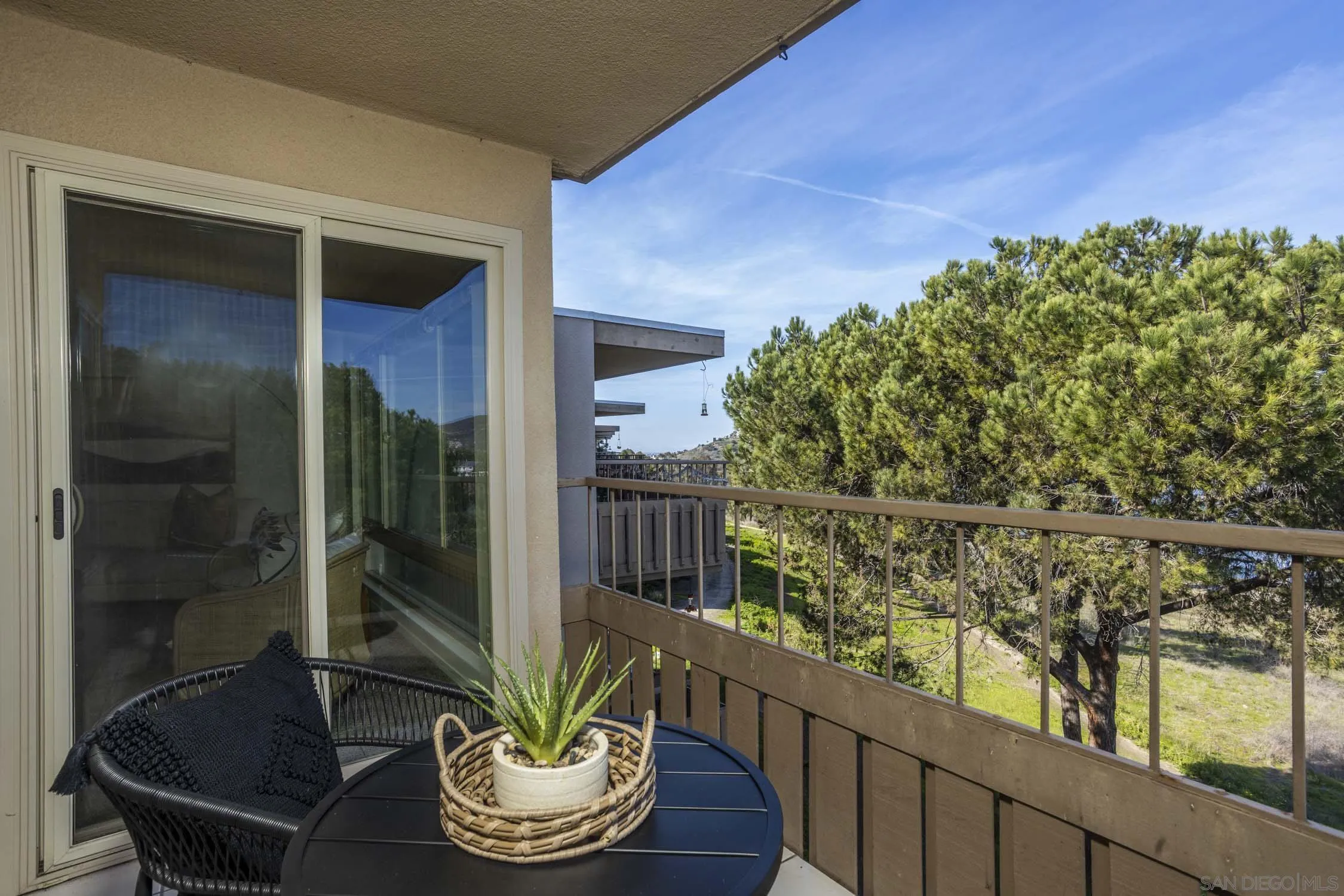 Photo #3: 240003495 Listing 