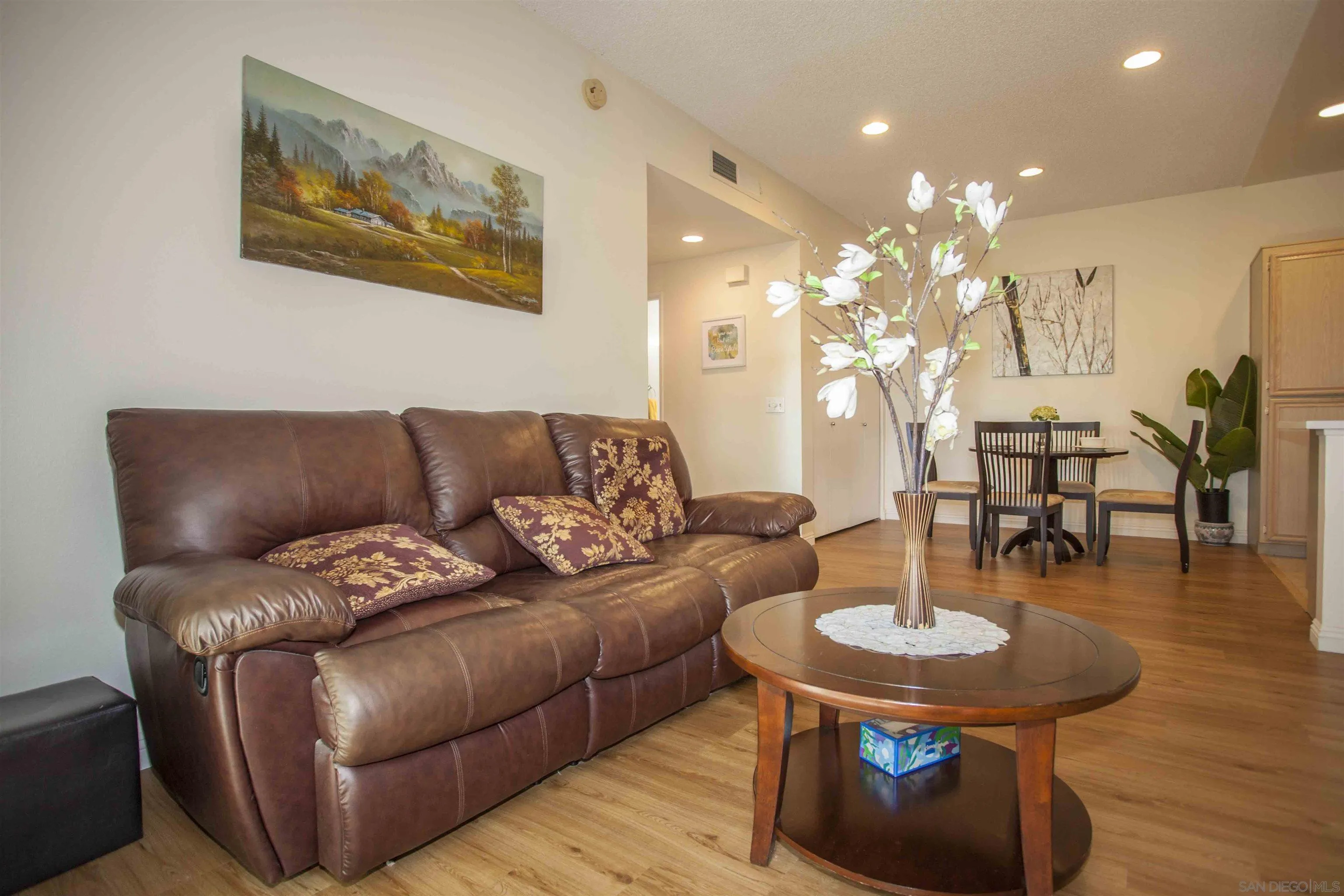 Photo #6: 240003502 Listing 