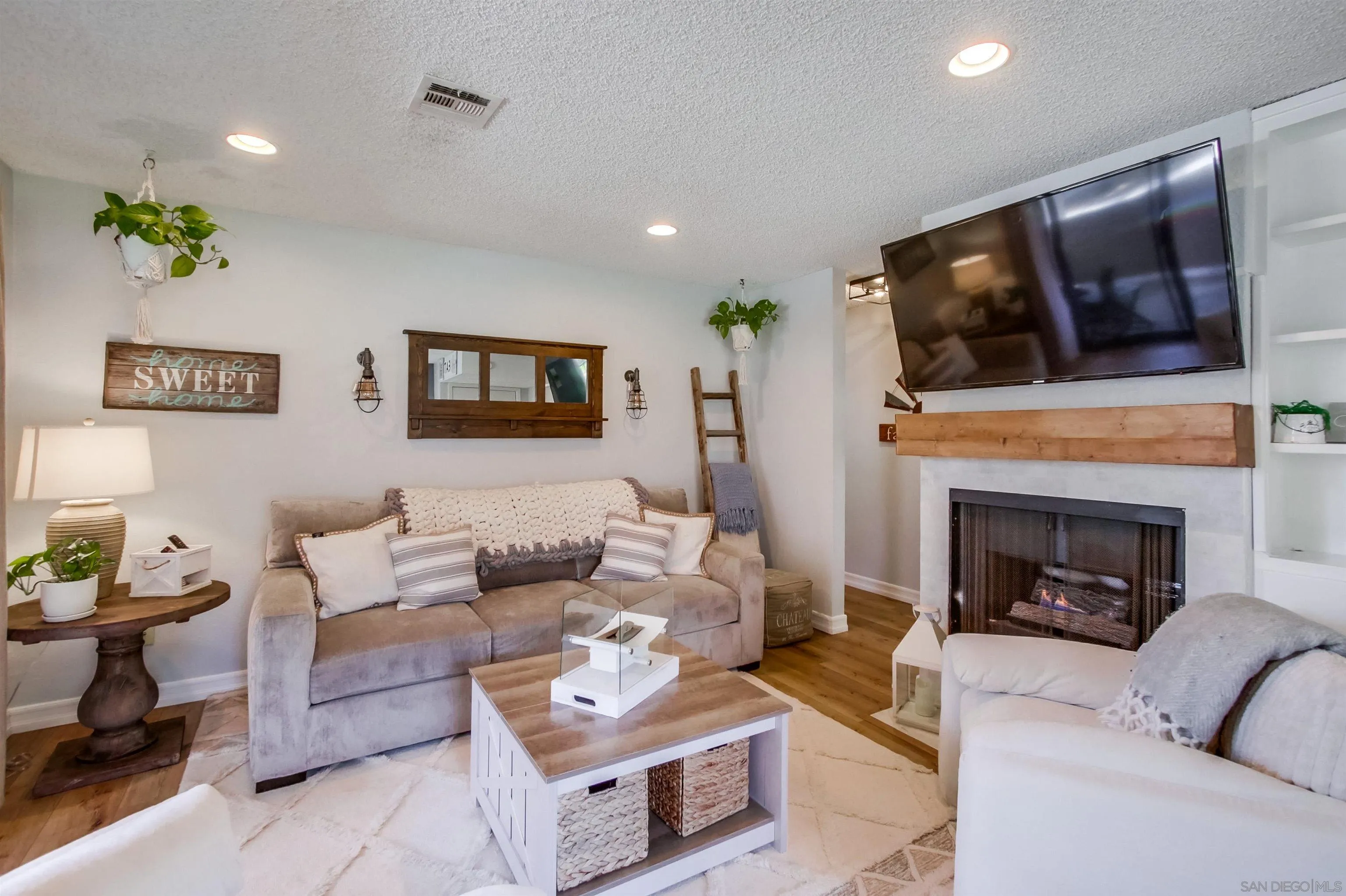 Photo #5: 240003539 Listing 