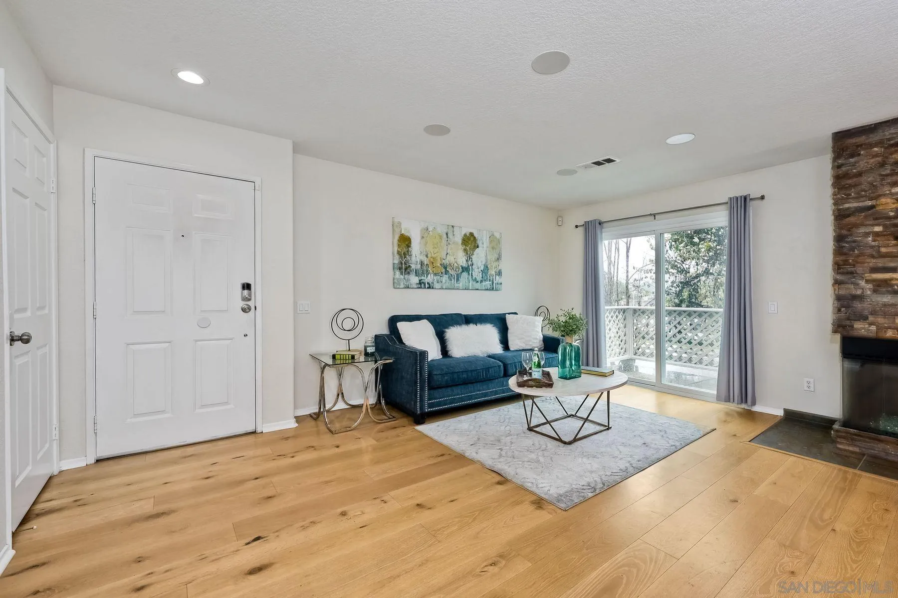 Photo #6: 240003547 Listing 