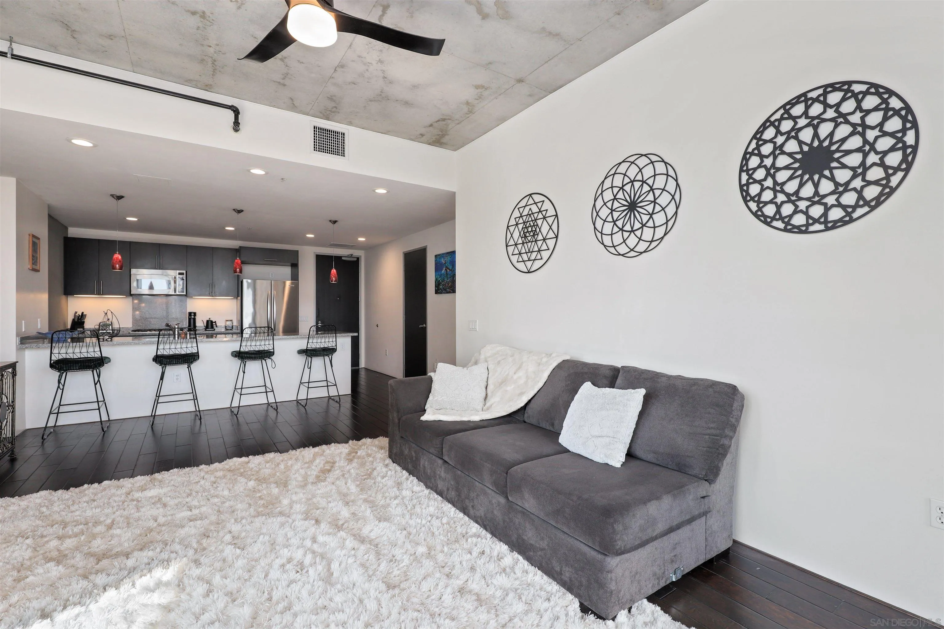 Photo #4: 240003558 Listing 