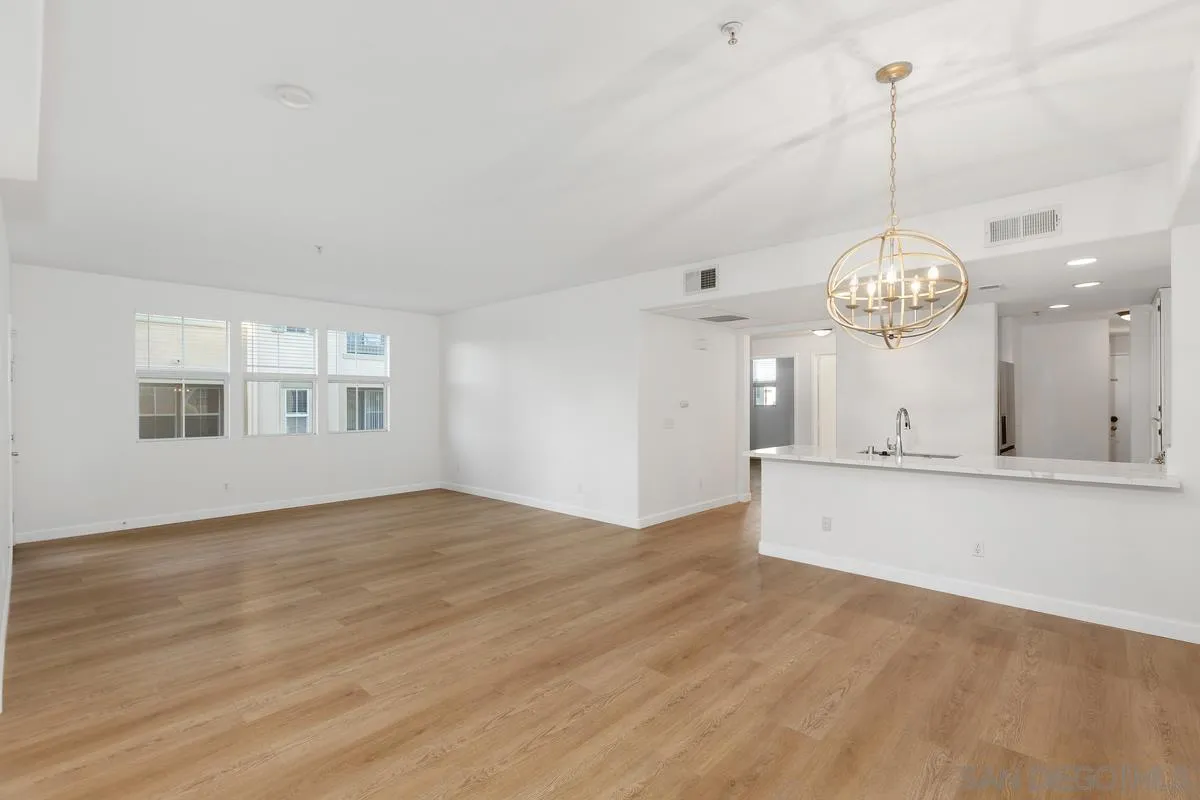 Photo #4: 240003562 Listing 