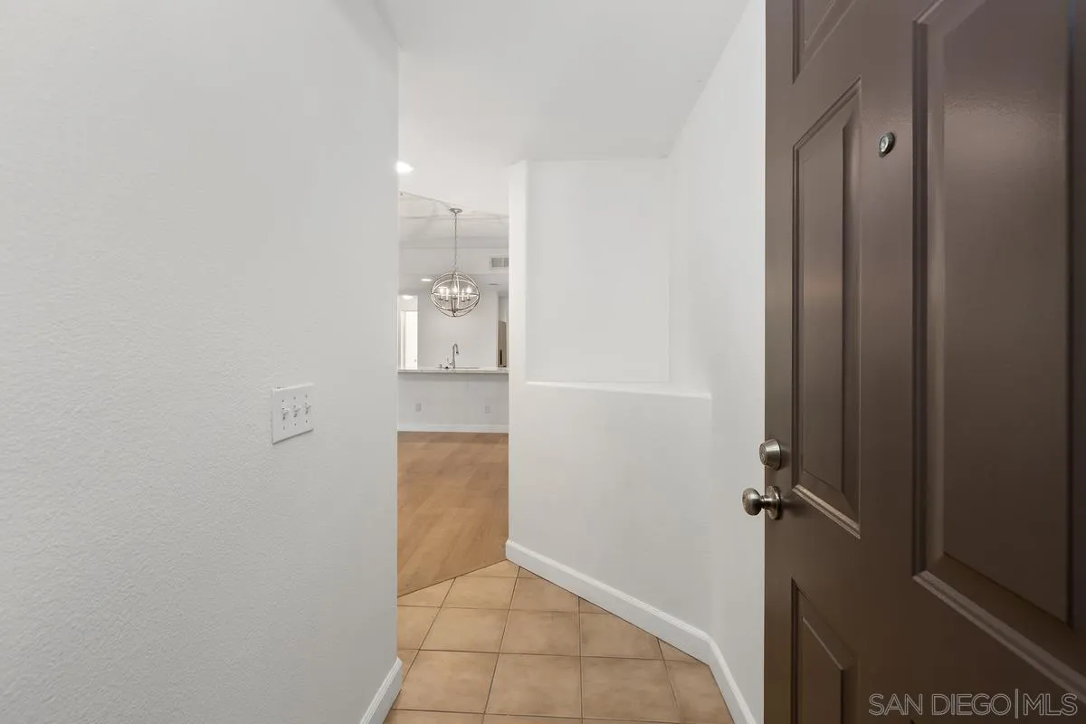 Photo #3: 240003562 Listing 