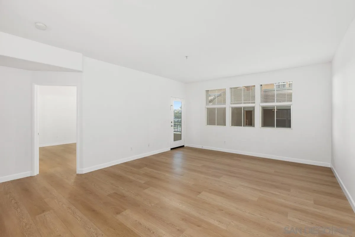 Photo #6: 240003562 Listing 