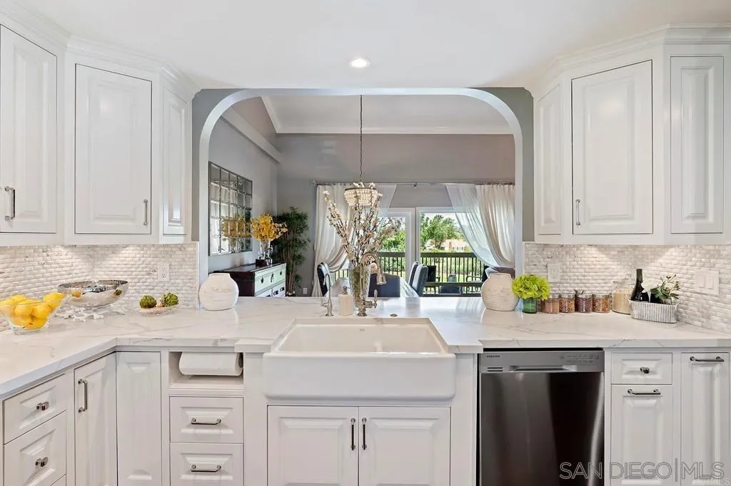 Photo #5: 240003588 Listing 
