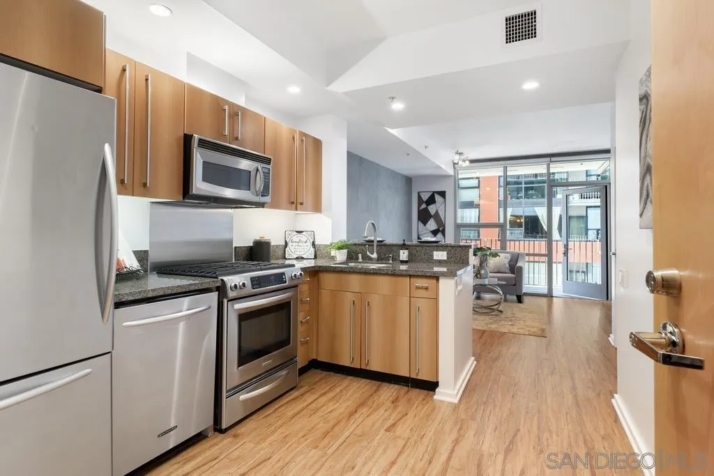 Photo #5: 240003654 Listing 