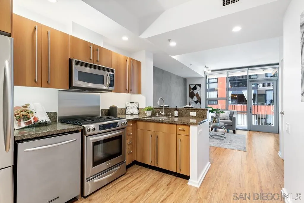 Photo #6: 240003654 Listing 