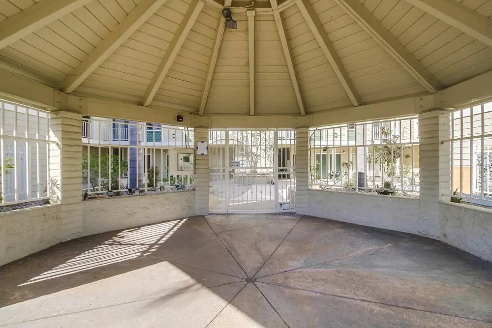 Photo #6: 240003676 Listing 