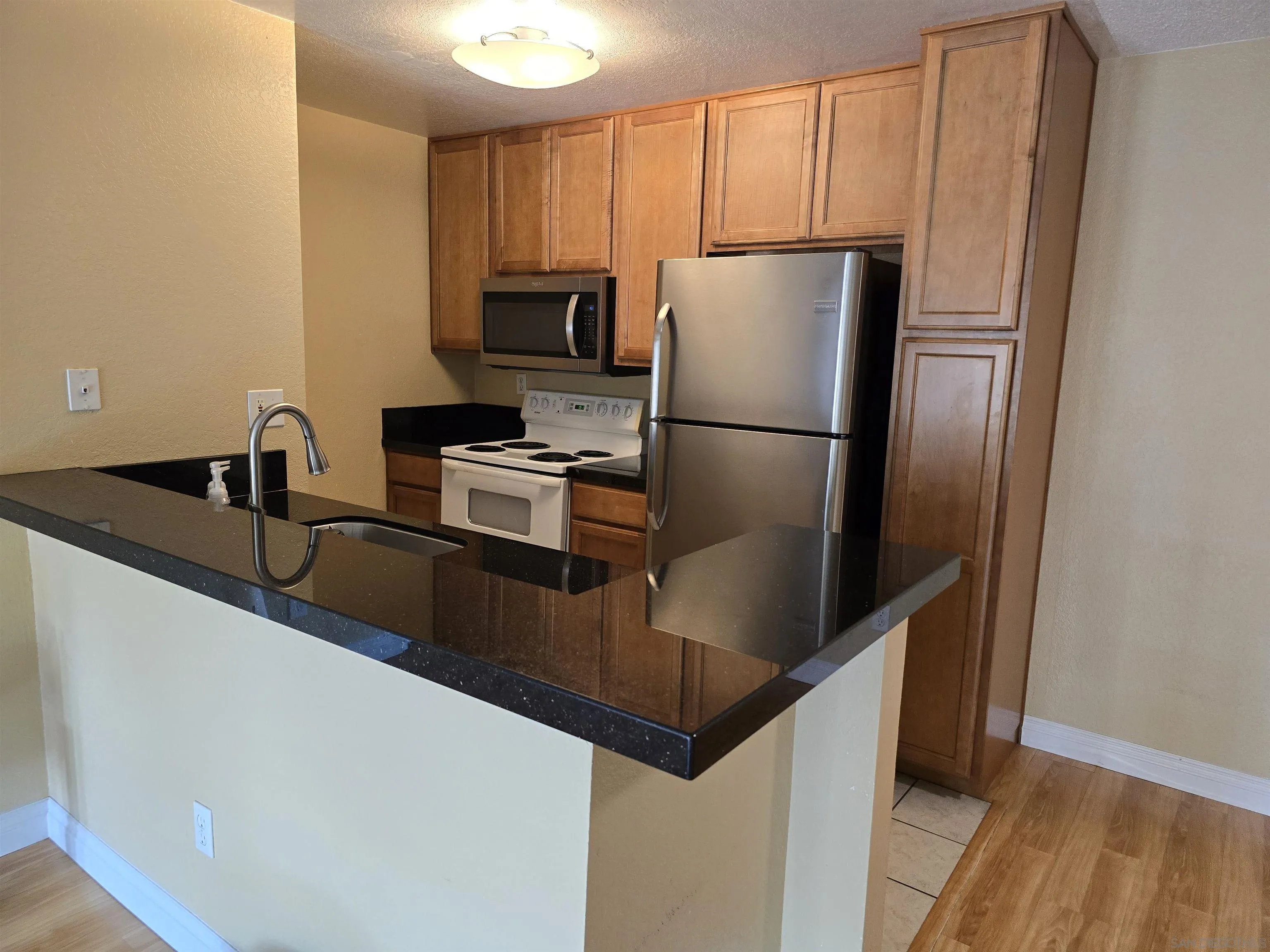 Photo #4: 240003681 Listing 